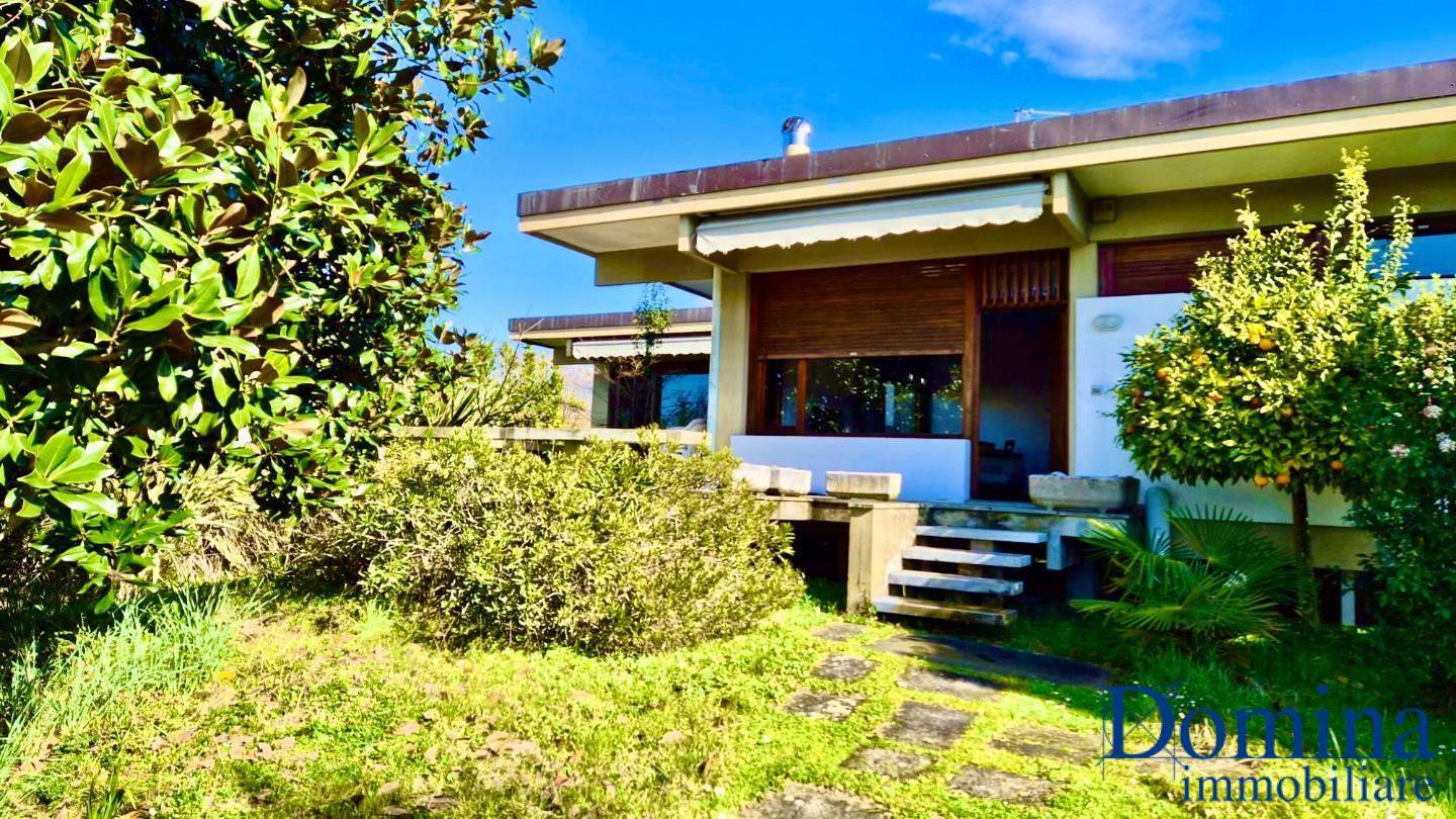 Villa con giardino a Pietrasanta