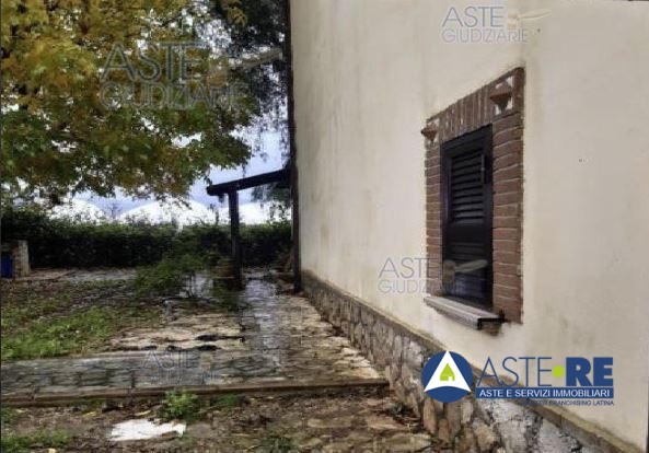 Rustico in vendita a Cisterna di Latina