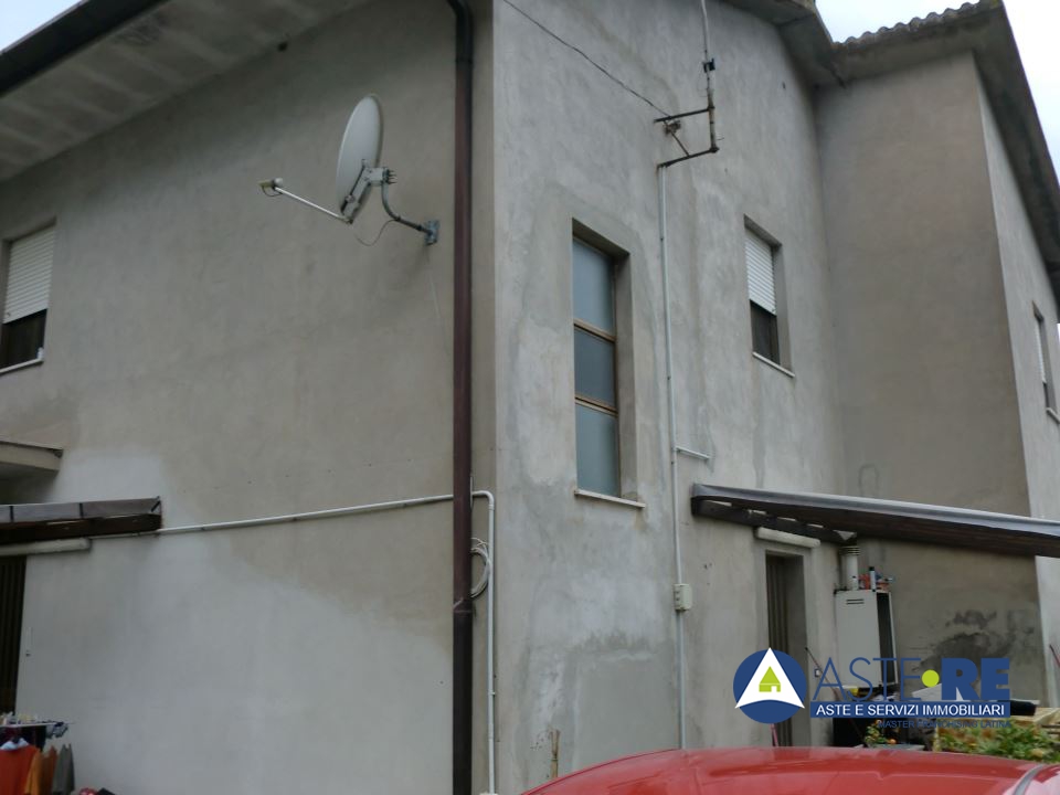 Attivit commerciale in vendita a Pontinia
