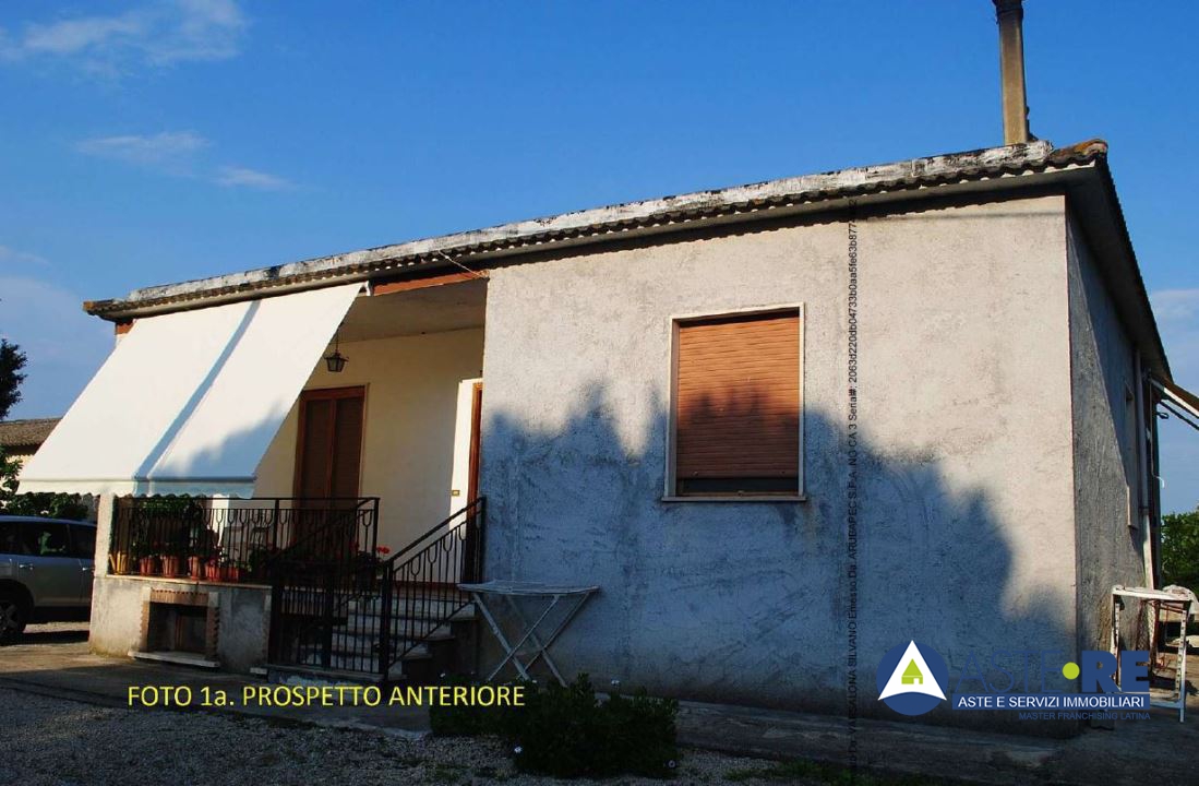 Rustico in vendita a Cisterna di Latina