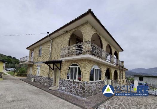 Stabile/Palazzo in vendita a Priverno