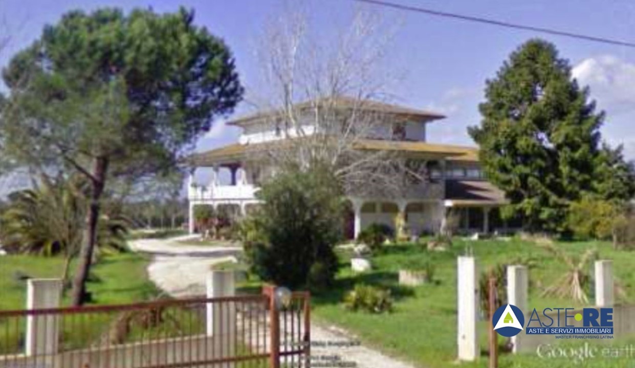 Stabile/Palazzo in vendita a Sabaudia