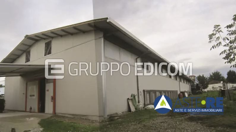 Capannone in vendita a Santi Cosma e Damiano