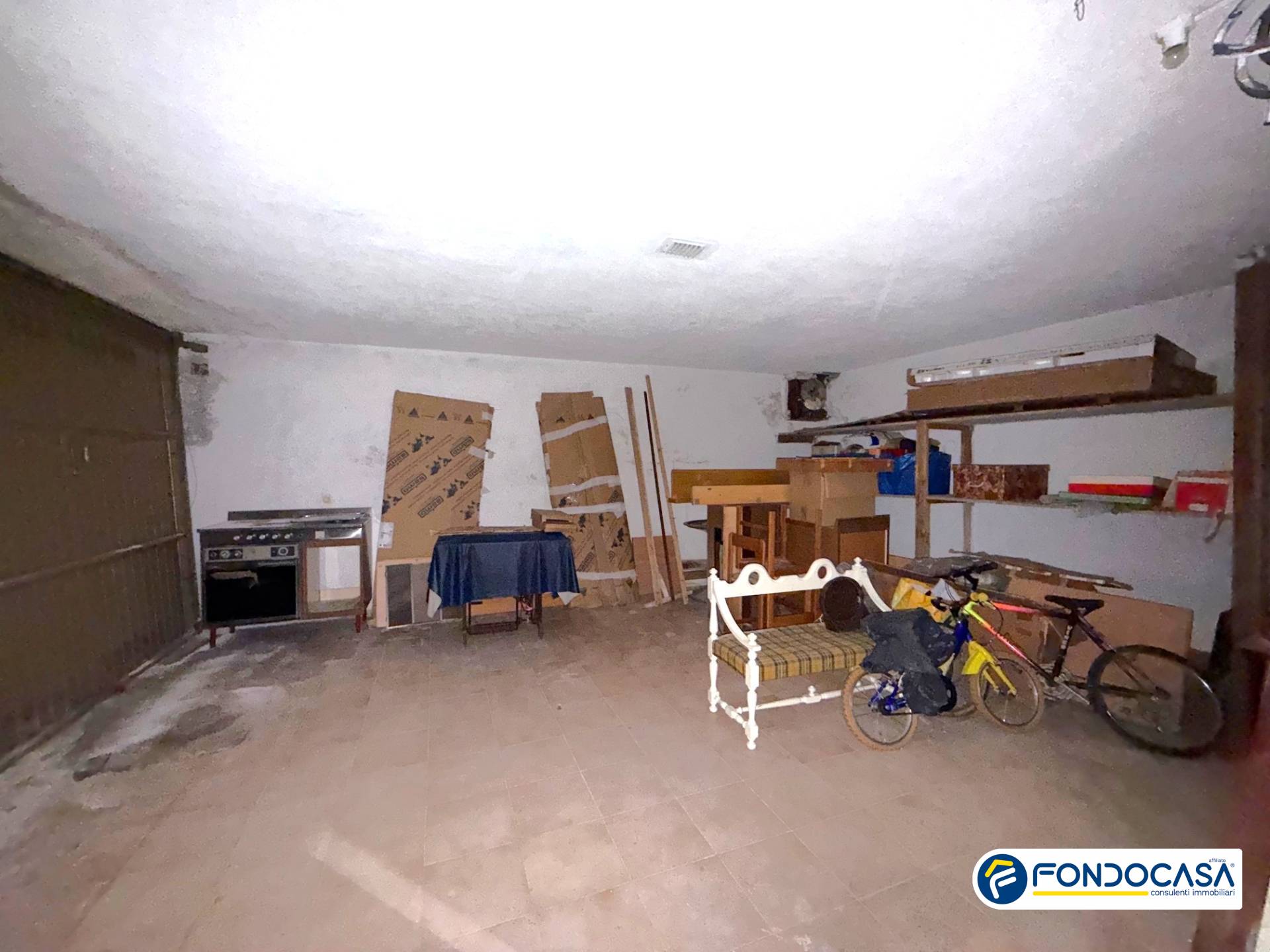 Box o garage in vendita a Loano