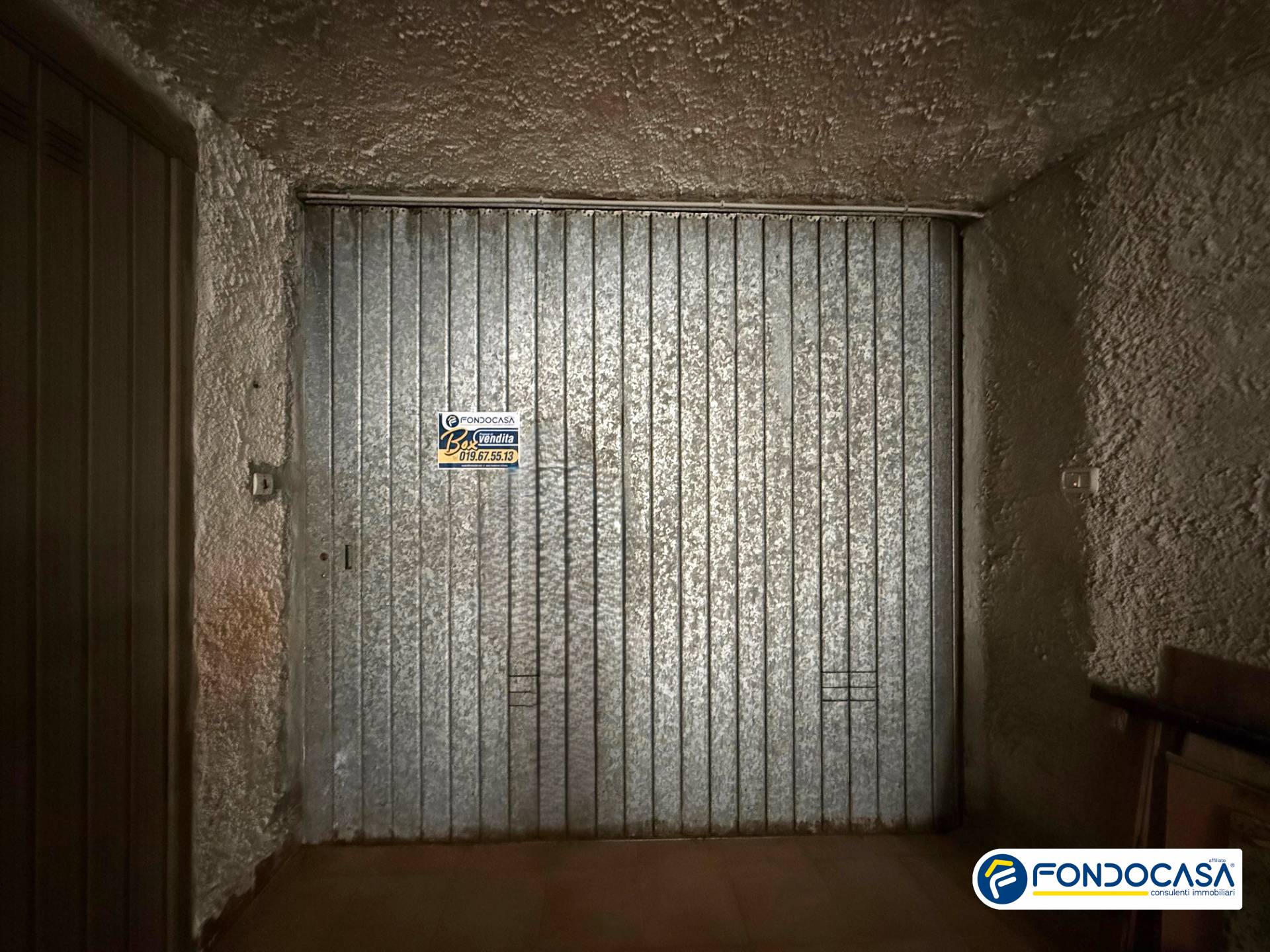 Box o garage in vendita a Loano