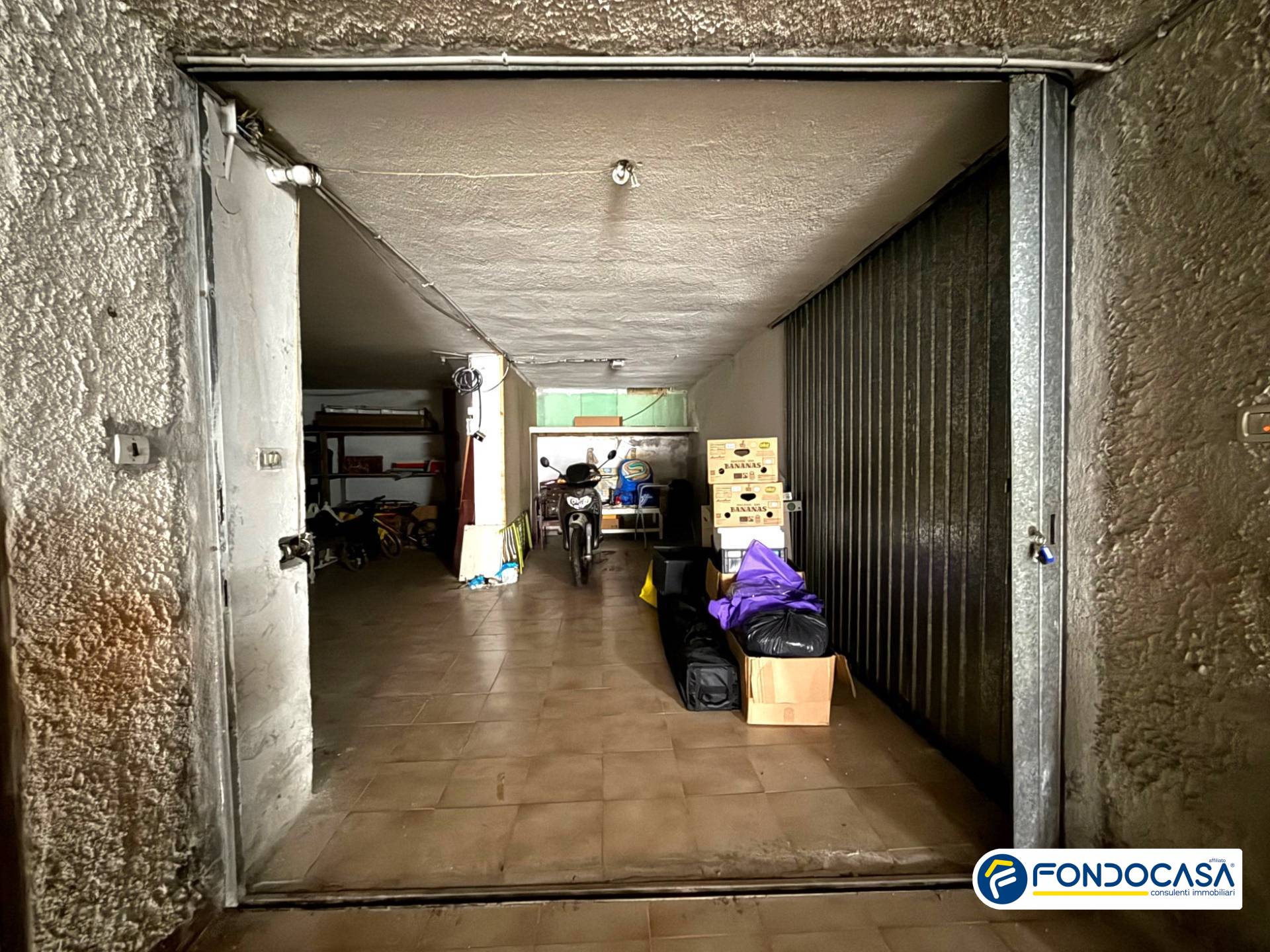 Box o garage in vendita a Loano