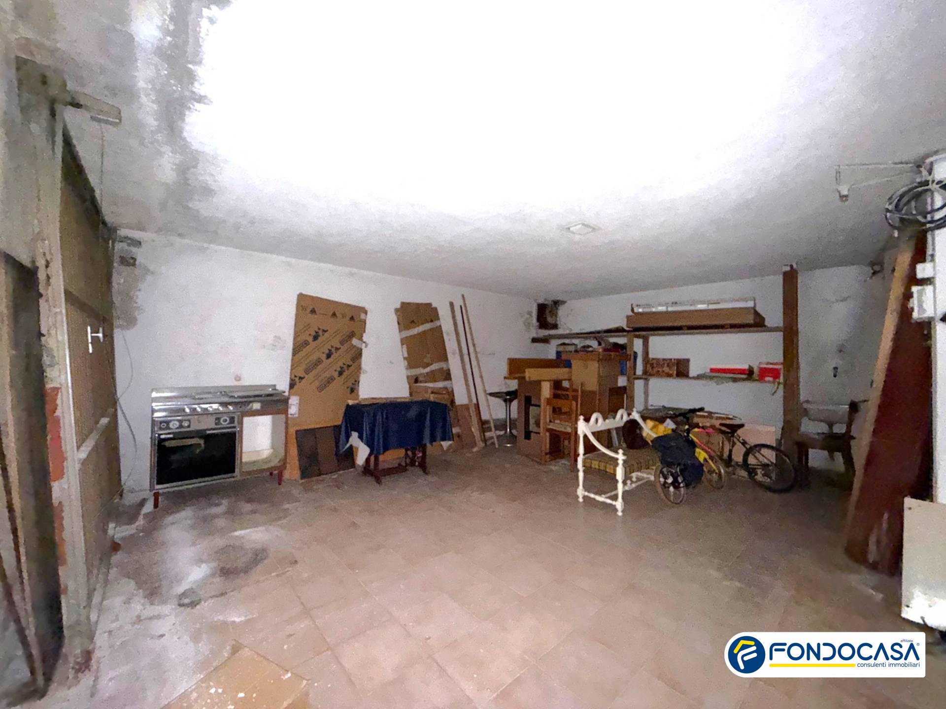 Box o garage in vendita a Loano