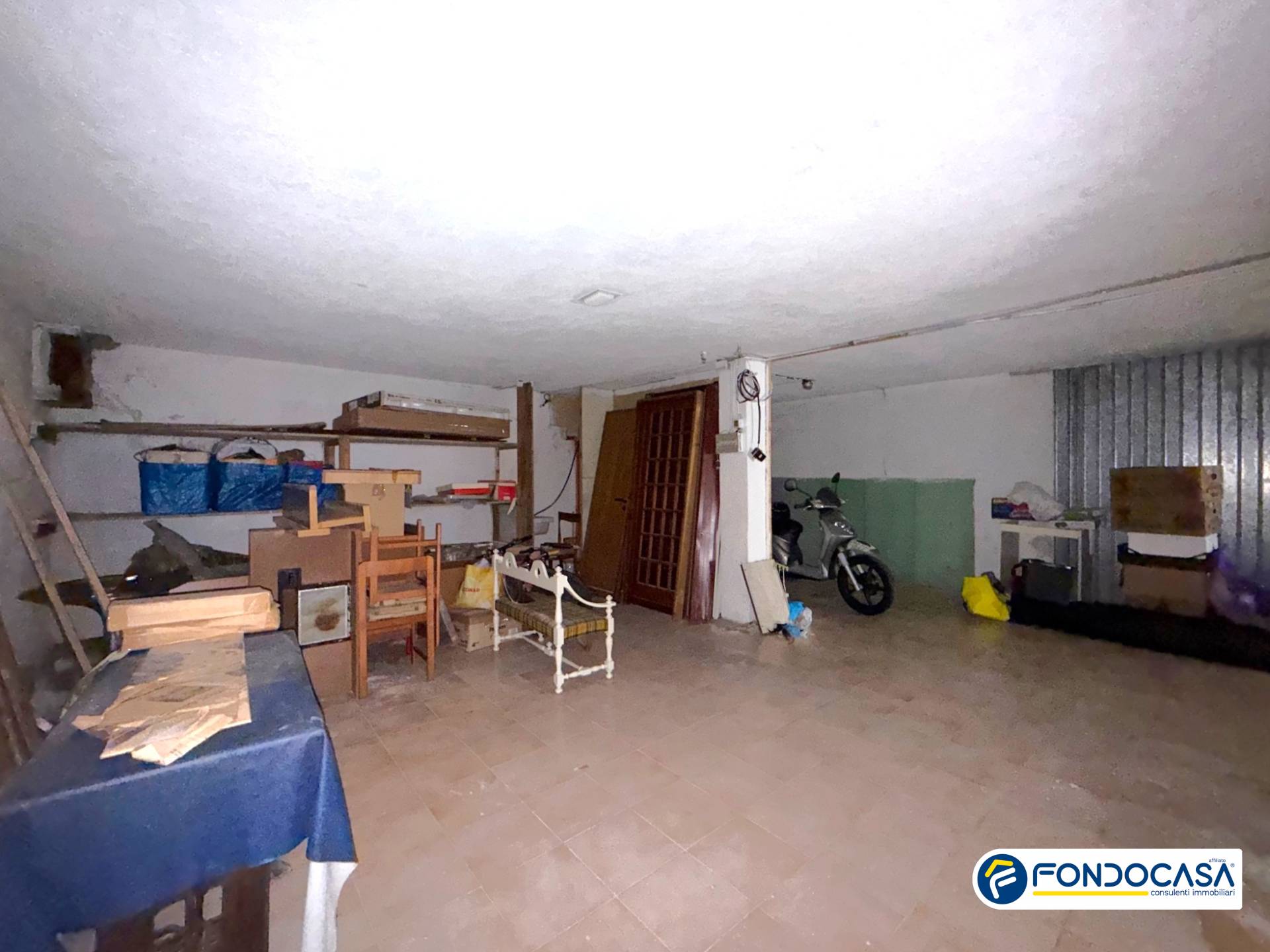 Box o garage in vendita a Loano