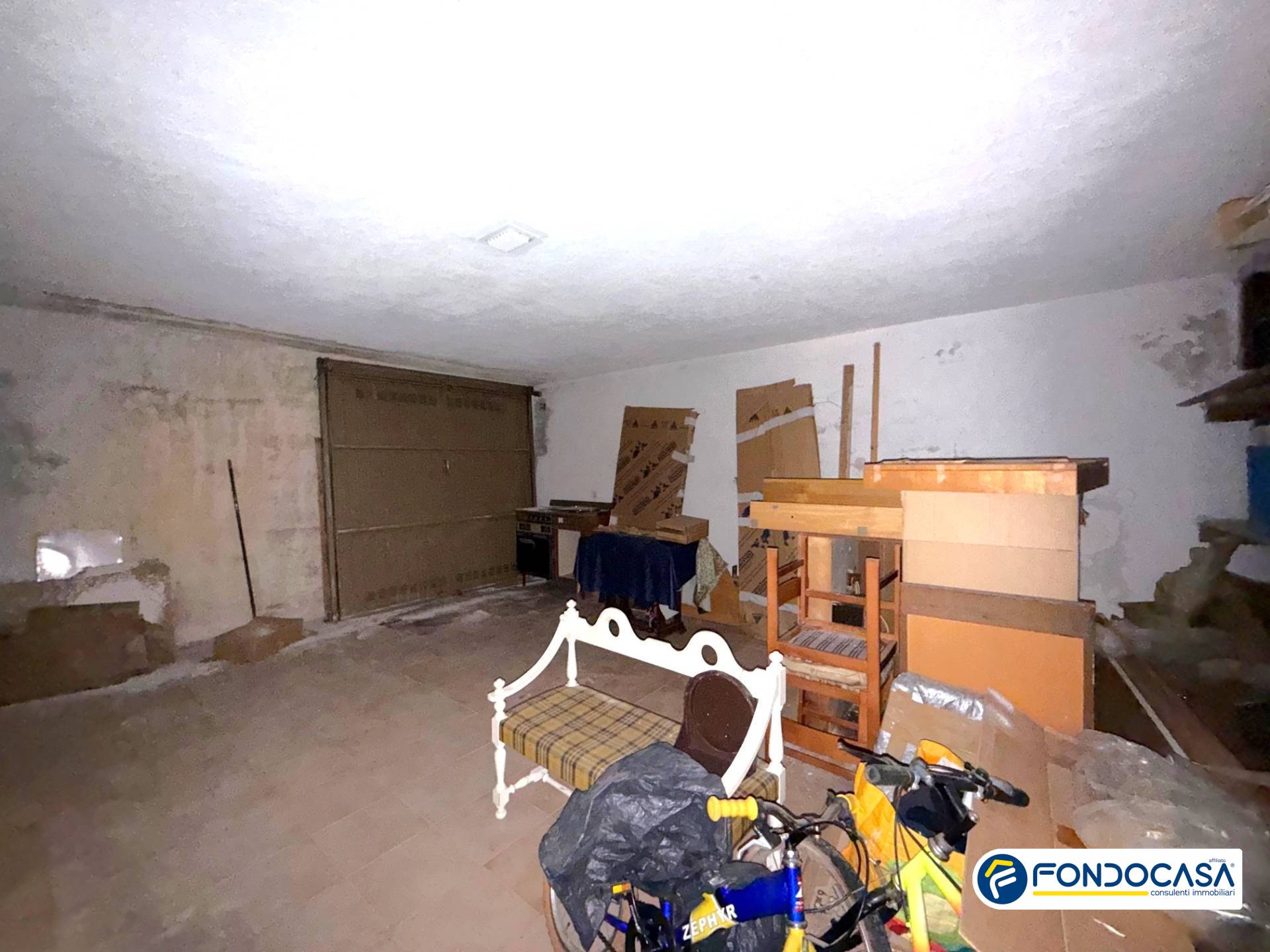 Box o garage in vendita a Loano