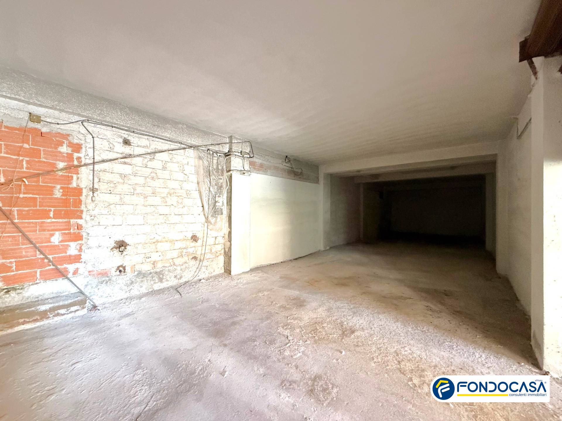 Box o garage in vendita a Loano