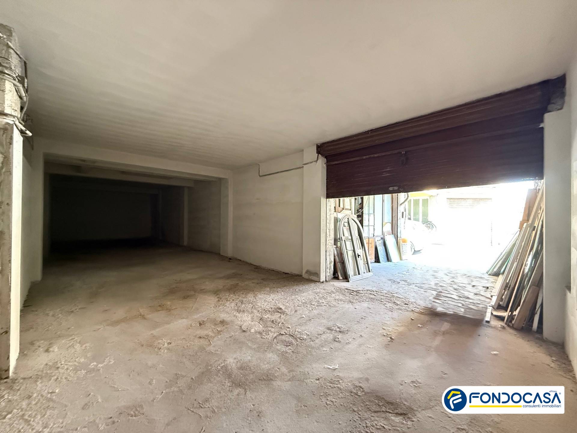 Box o garage in vendita a Loano