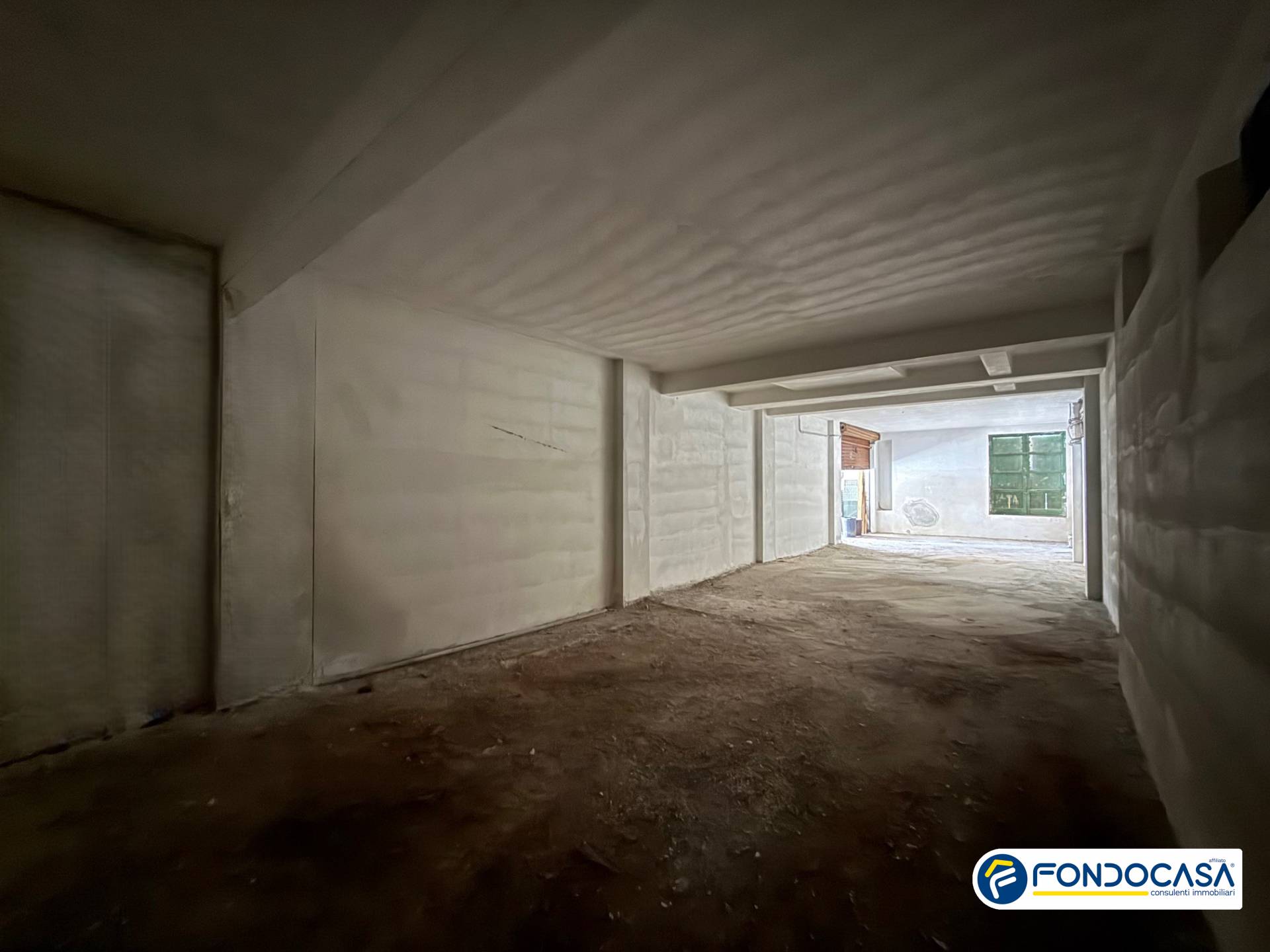 Box o garage in vendita a Loano