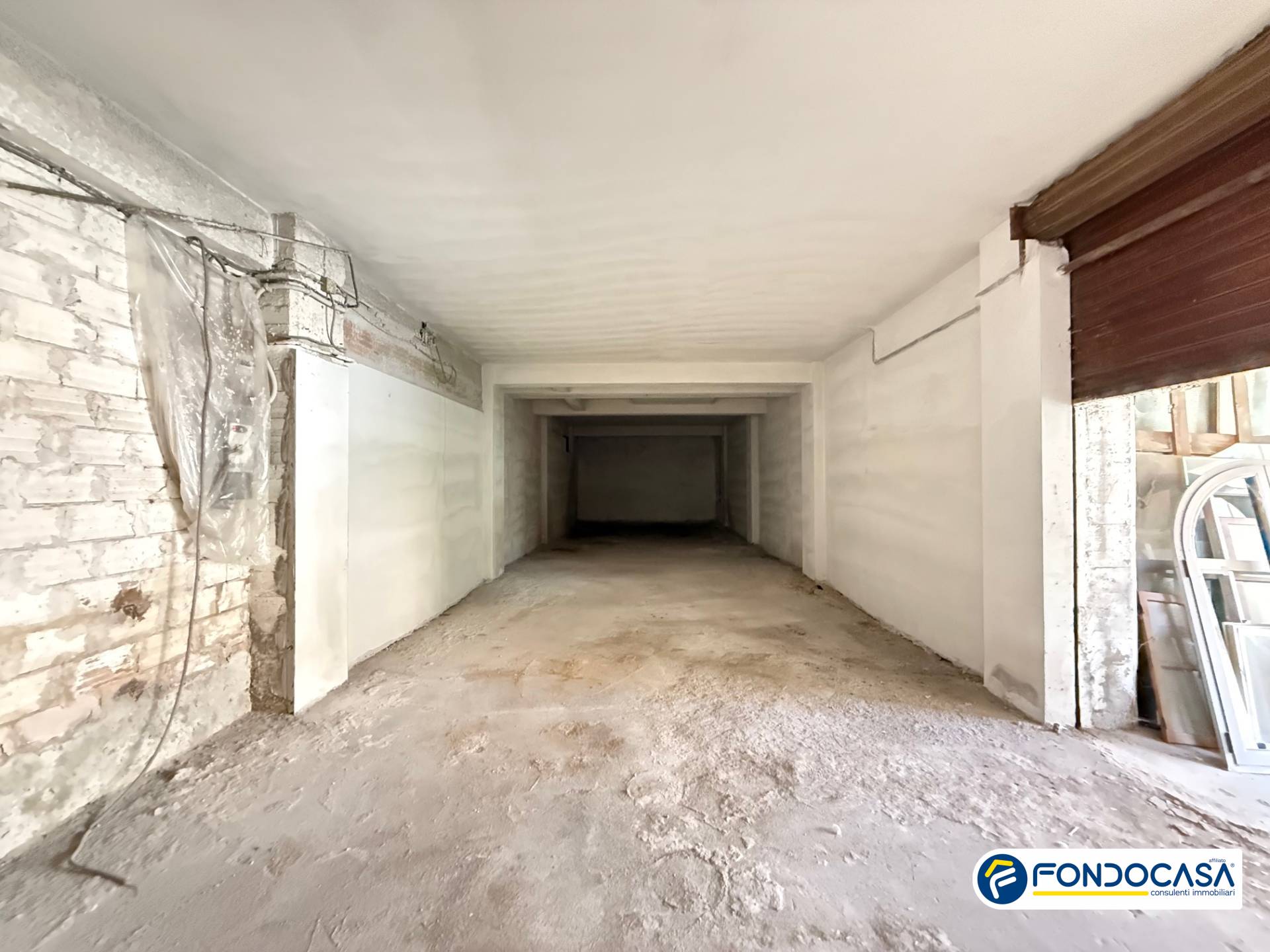 Box o garage in vendita a Loano