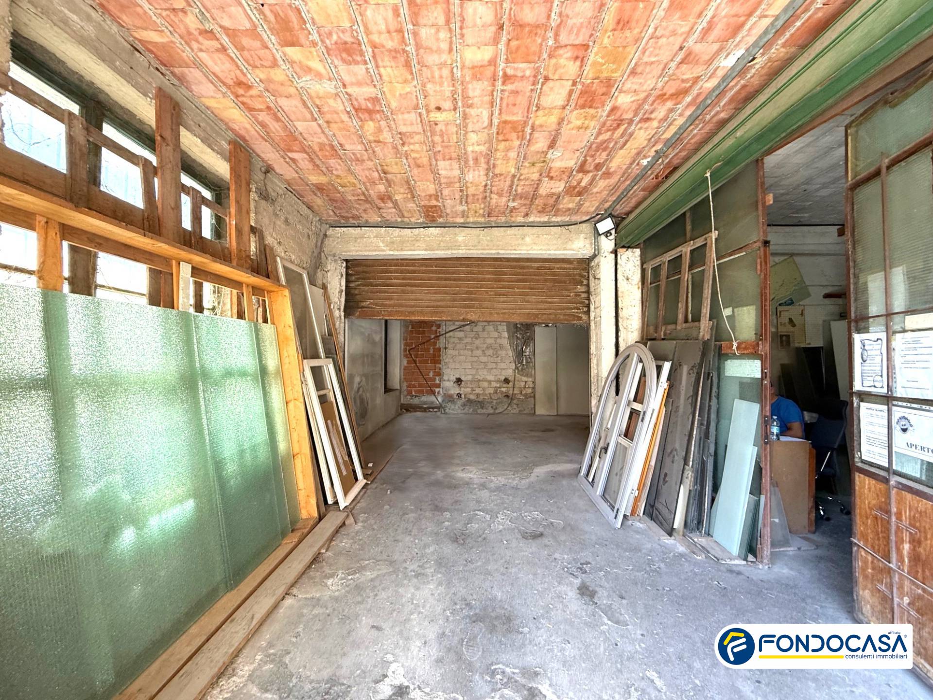 Box o garage in vendita a Loano