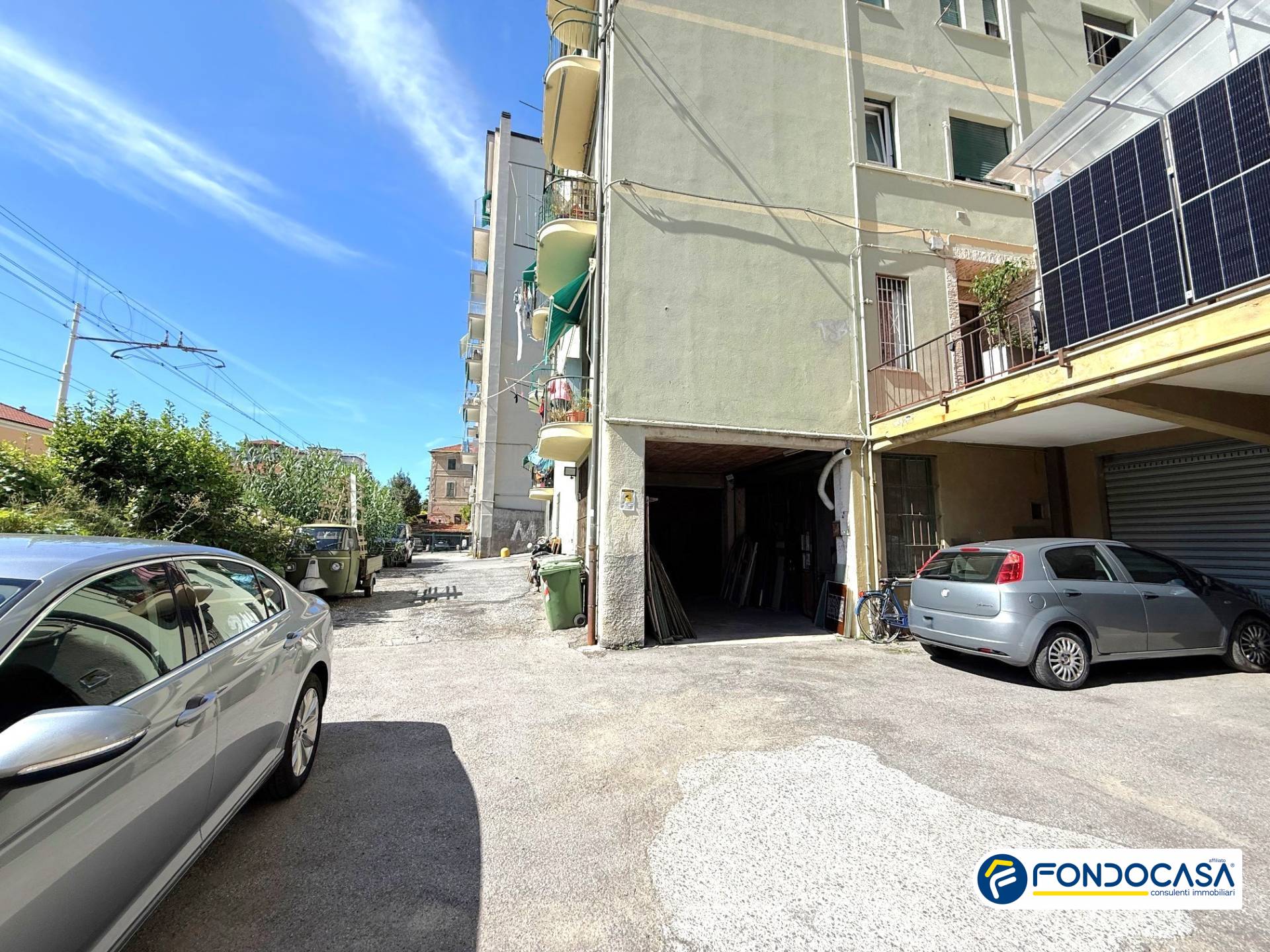 Box o garage in vendita a Loano