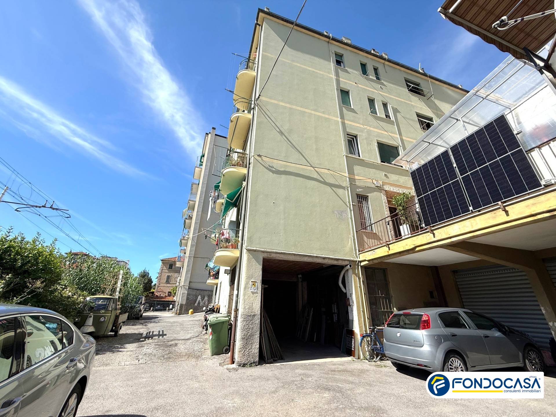 Box o garage in vendita a Loano