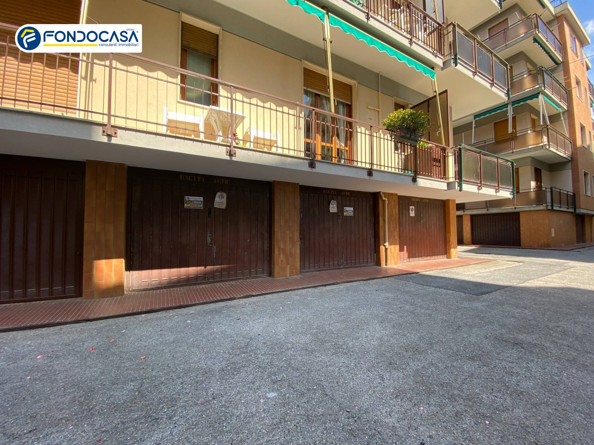 Box o garage in vendita a Loano