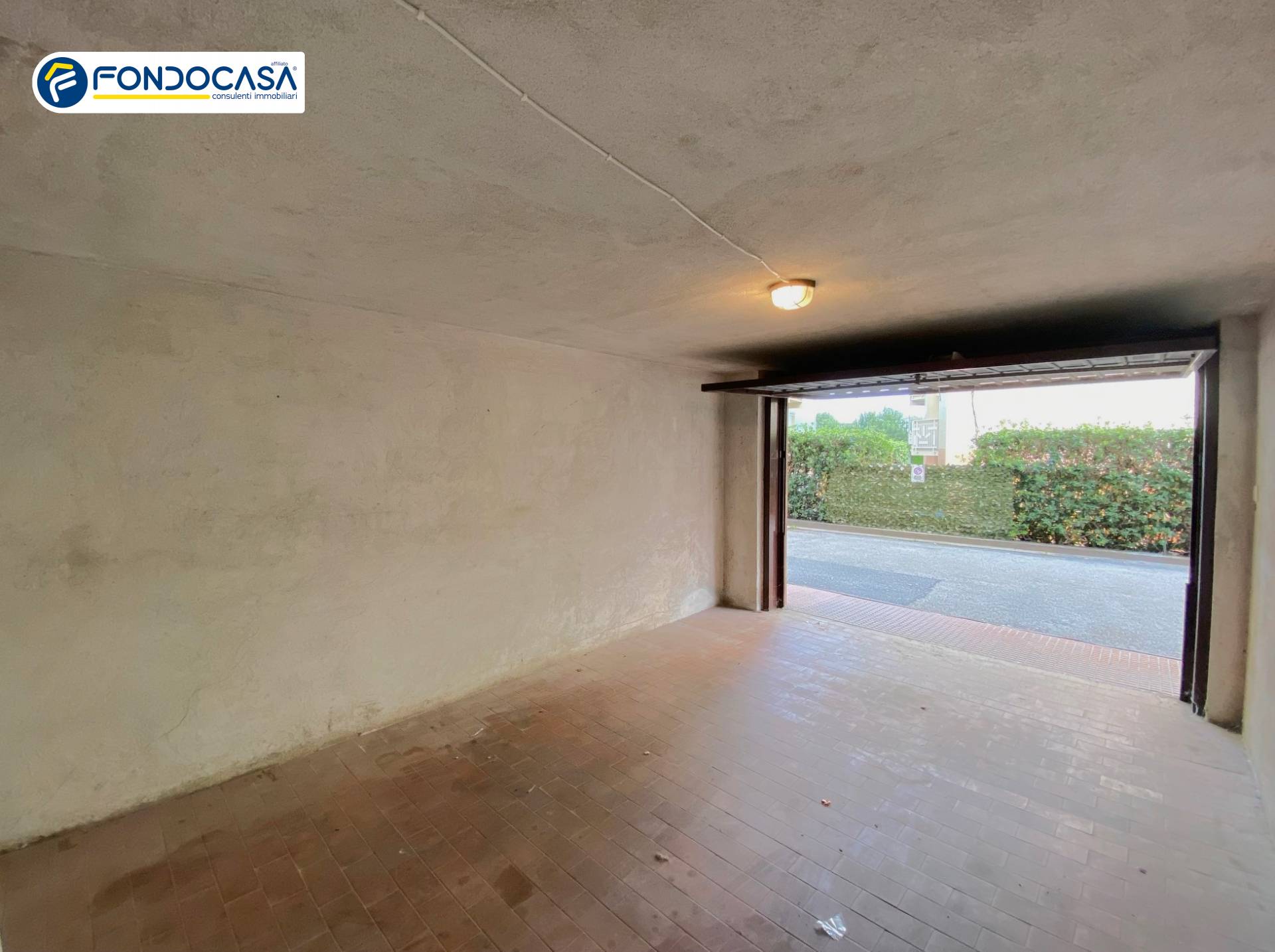 Box o garage in vendita a Loano