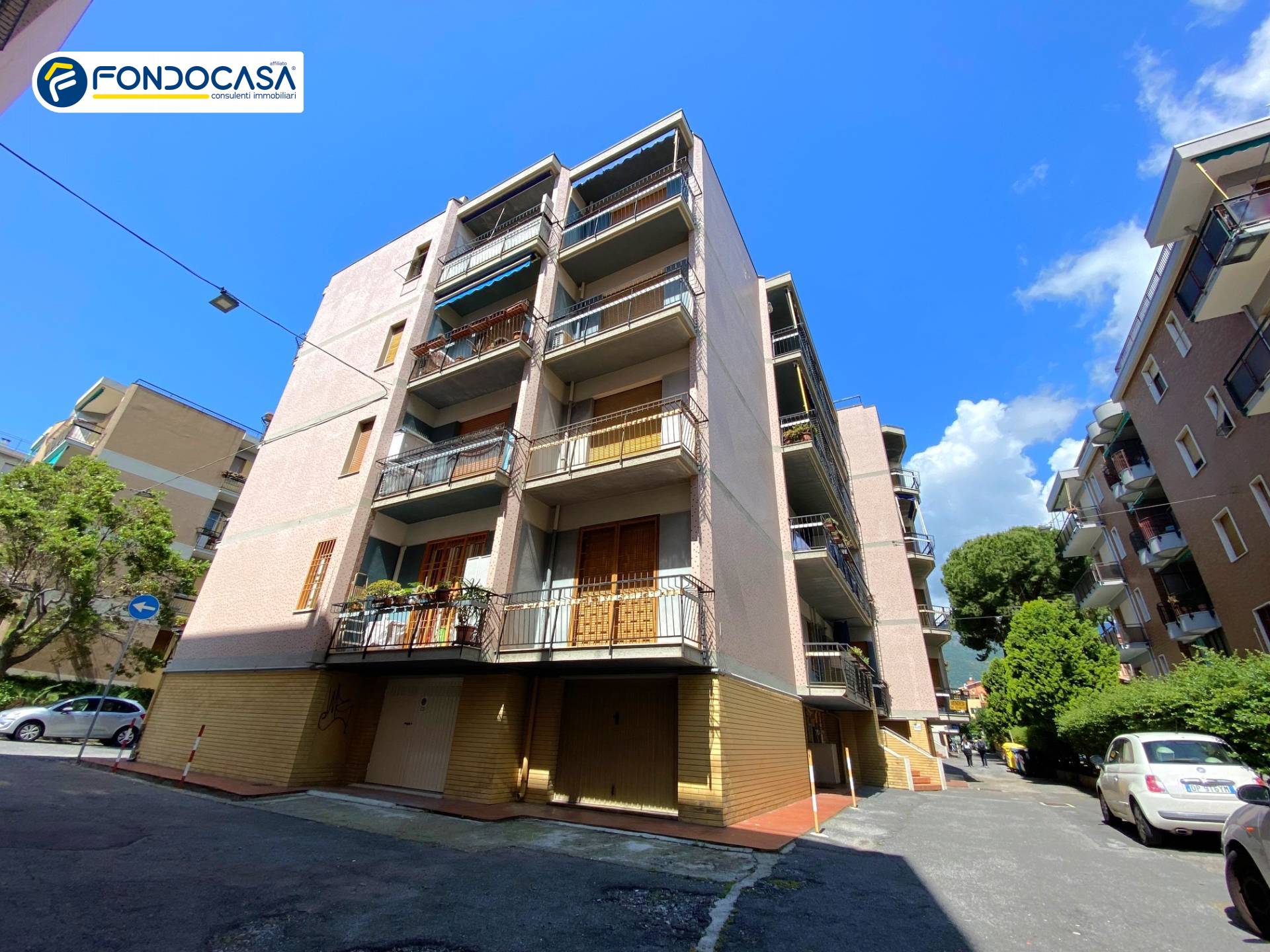 Box o garage in vendita a Loano