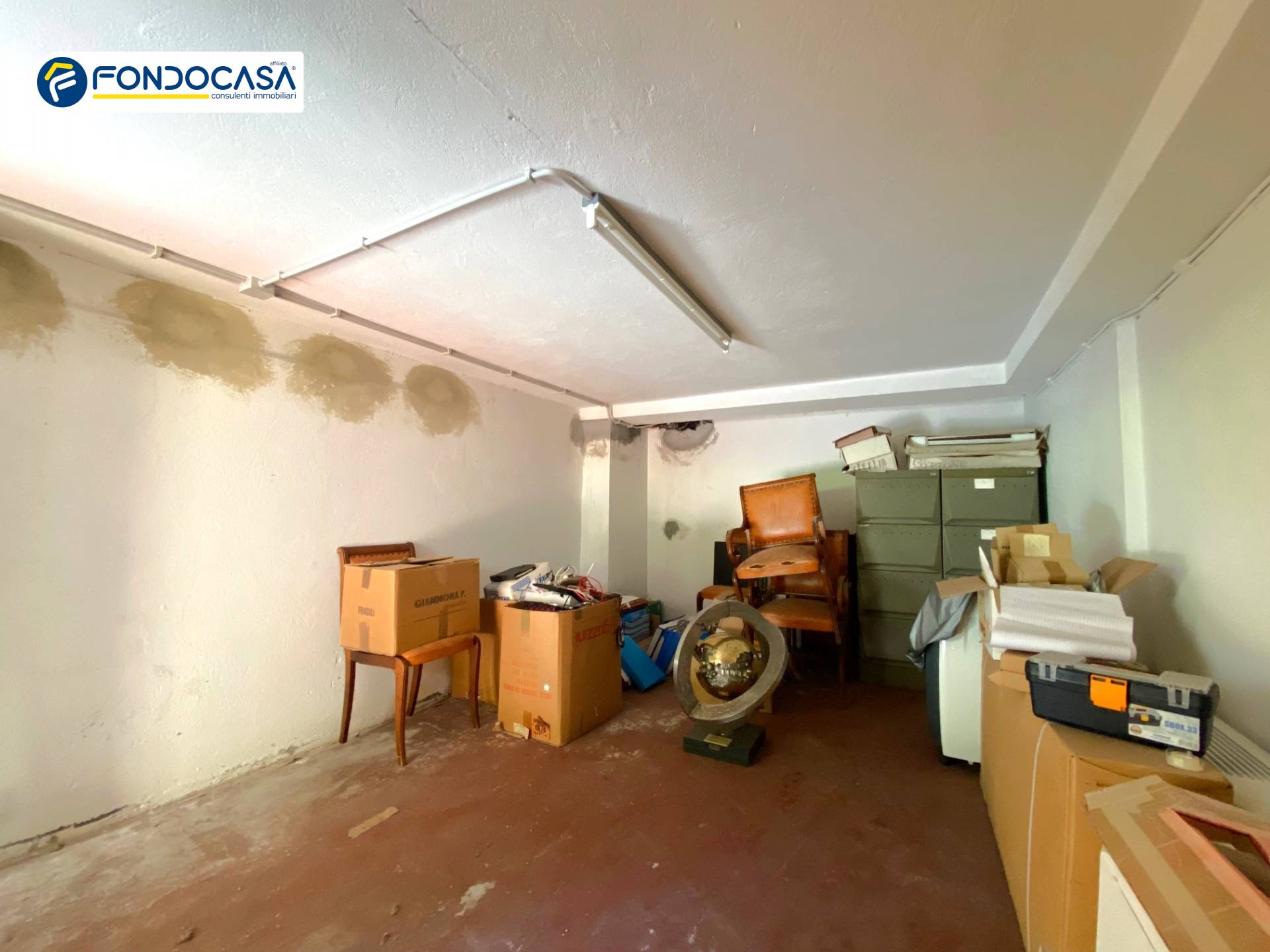 Box o garage in vendita a Loano