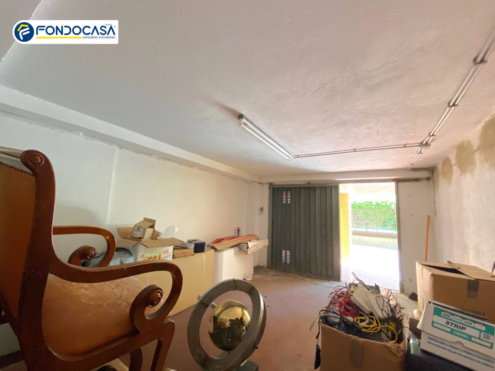 Box o garage in vendita a Loano