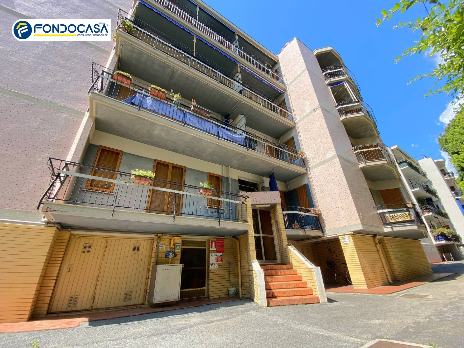 Box o garage in vendita a Loano