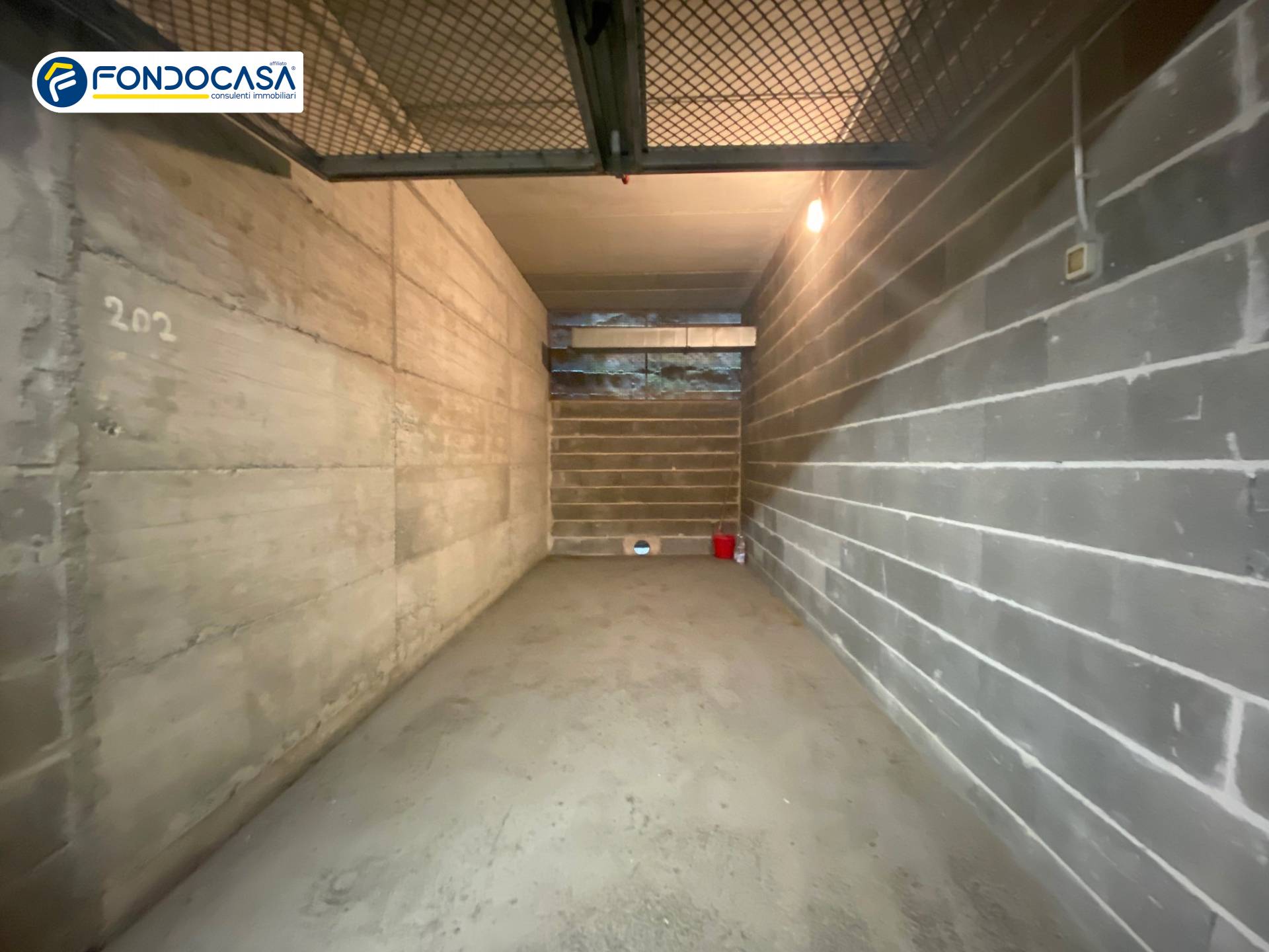 Box o garage in vendita a Loano