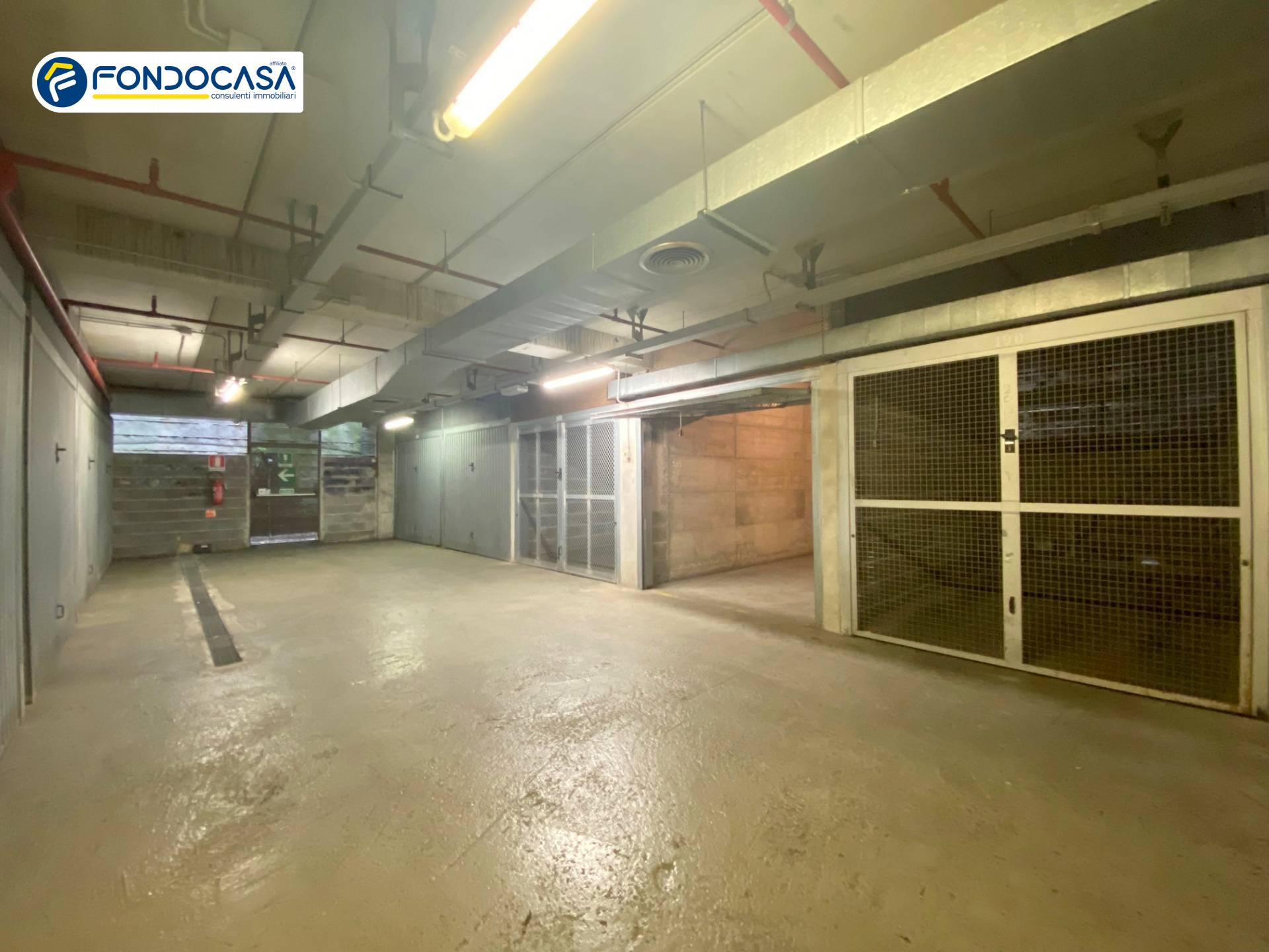 Box o garage in vendita a Loano