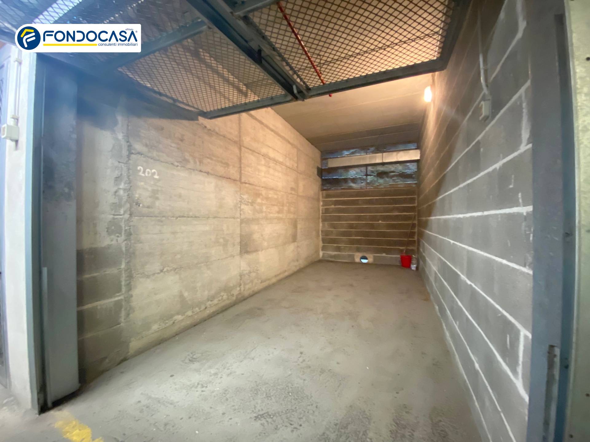 Box o garage in vendita a Loano