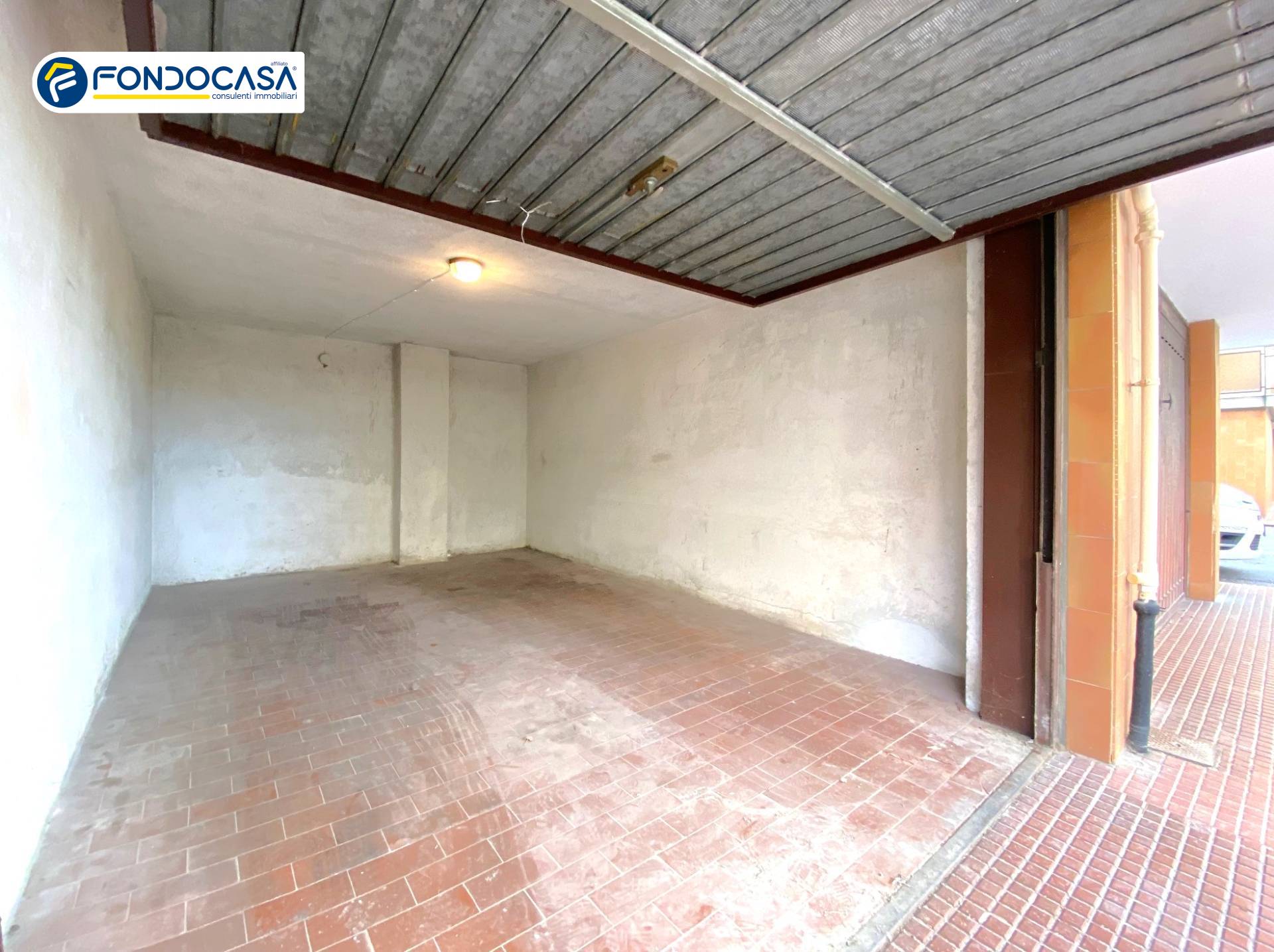 Box o garage in vendita a Loano