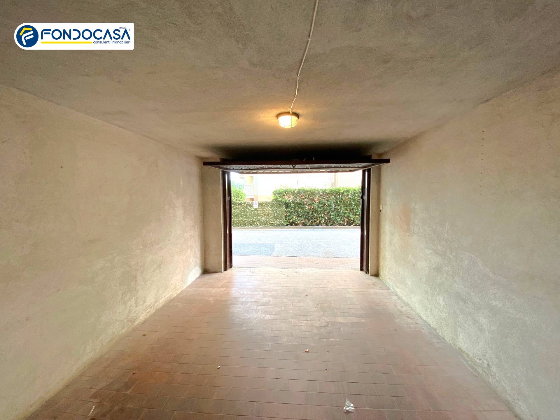 Box o garage in vendita a Loano