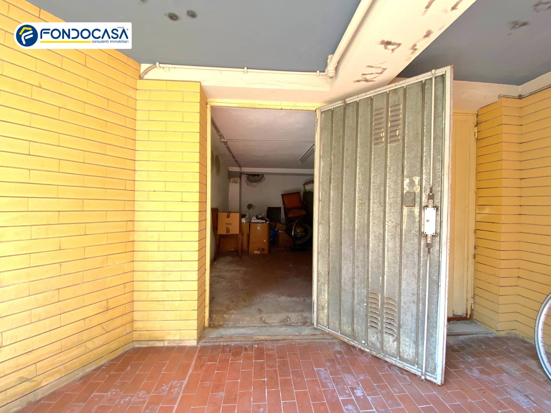 Box o garage in vendita a Loano