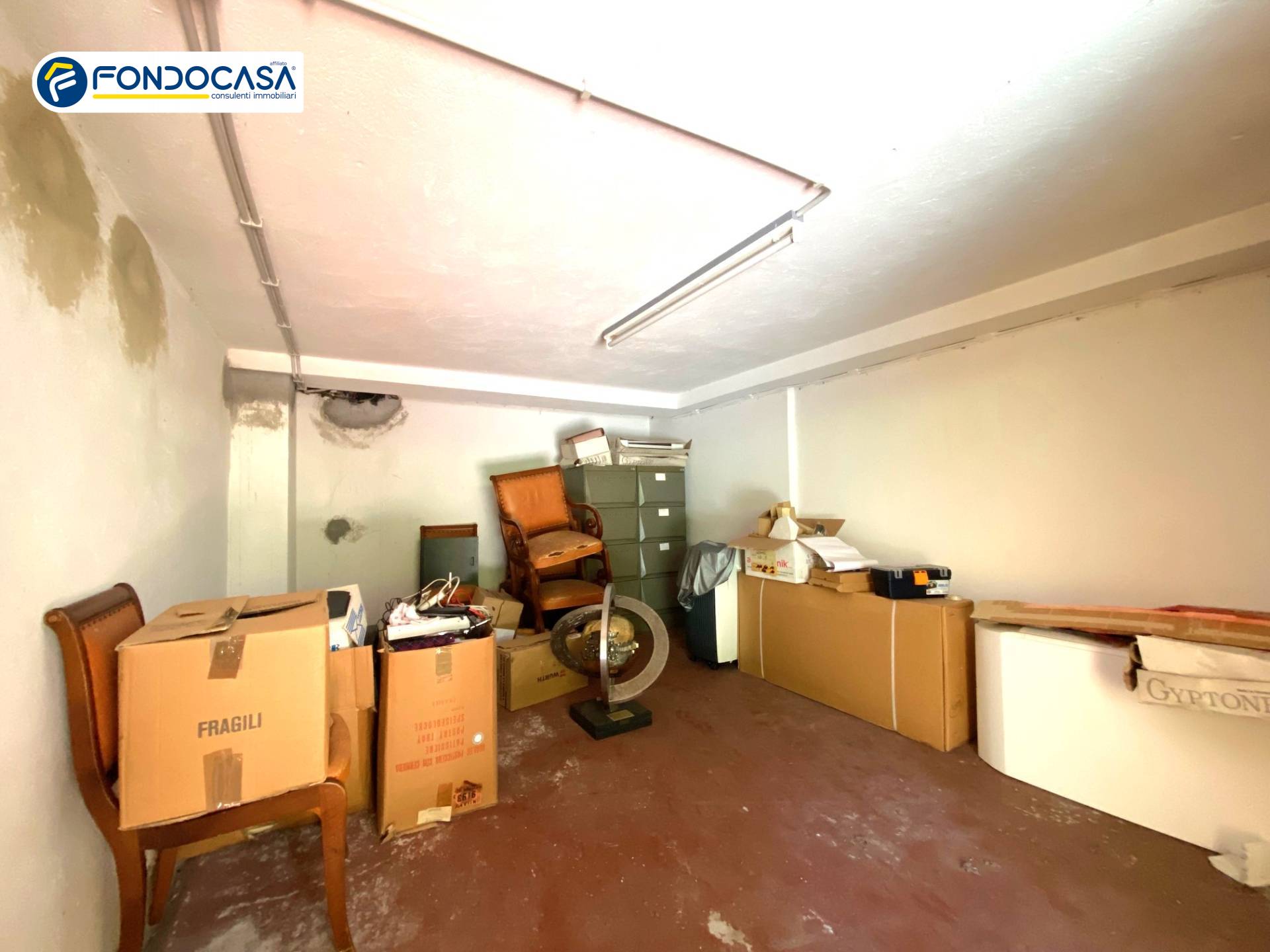 Box o garage in vendita a Loano