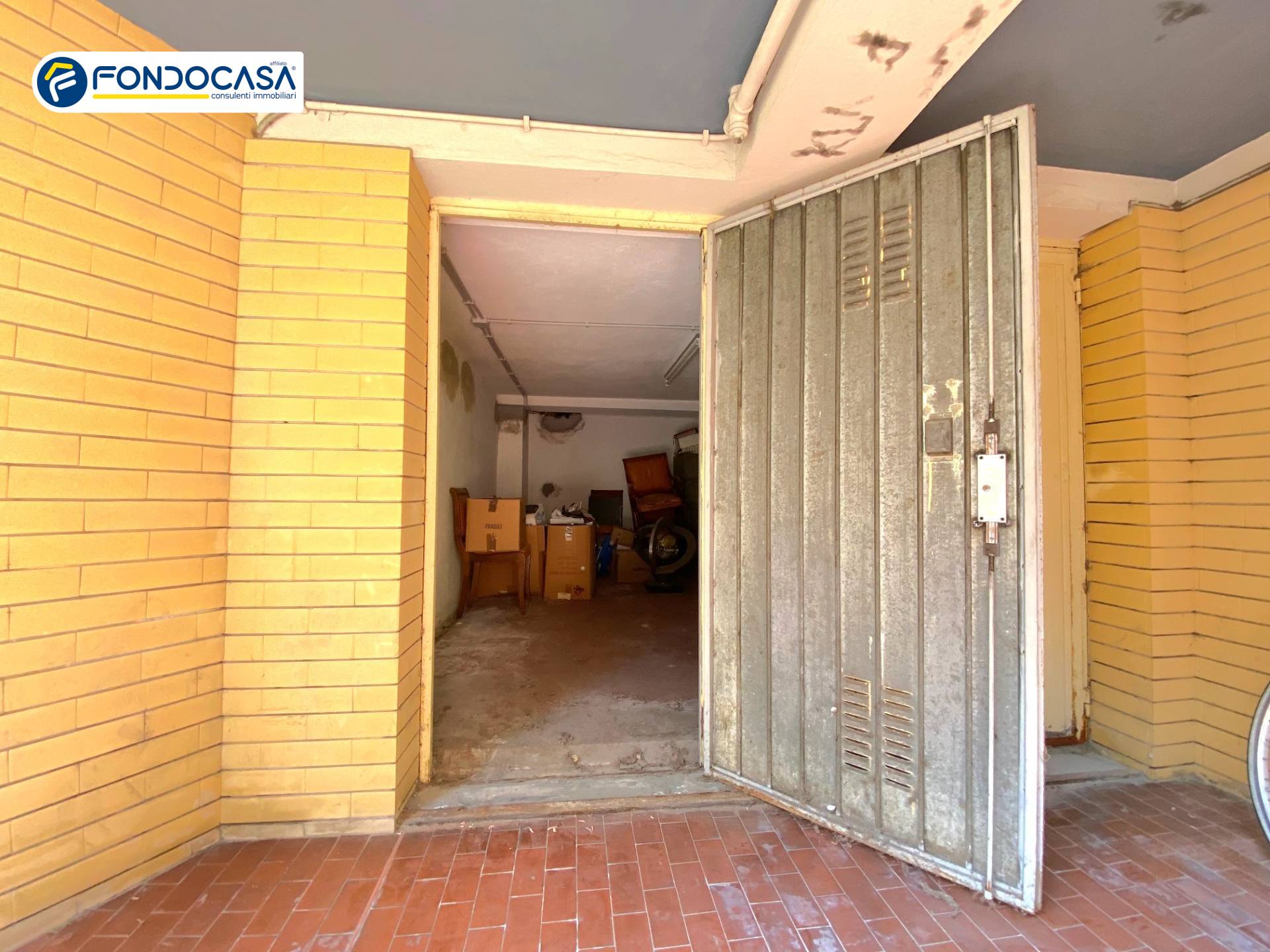 Box o garage in vendita a Loano