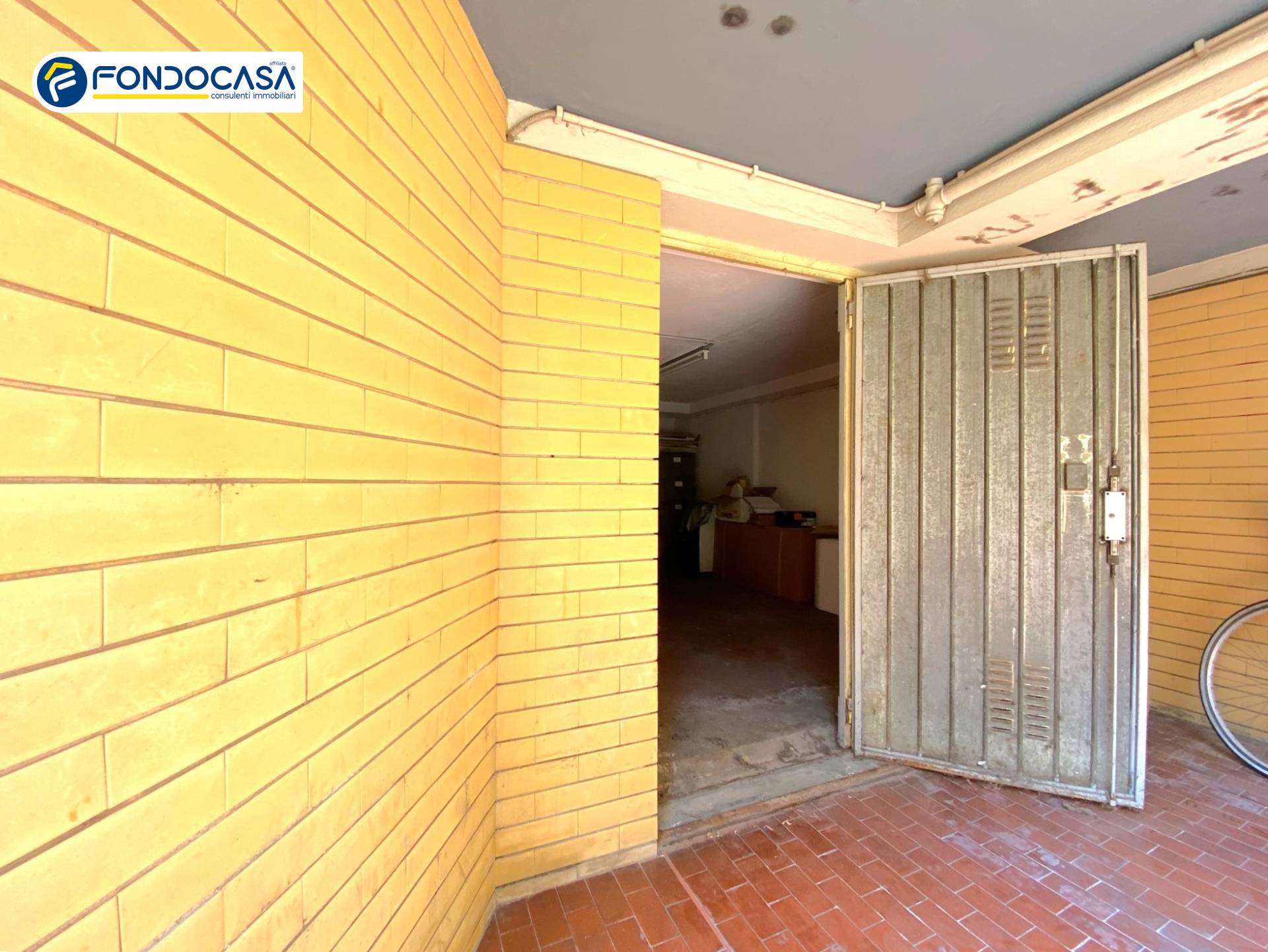 Box o garage in vendita a Loano