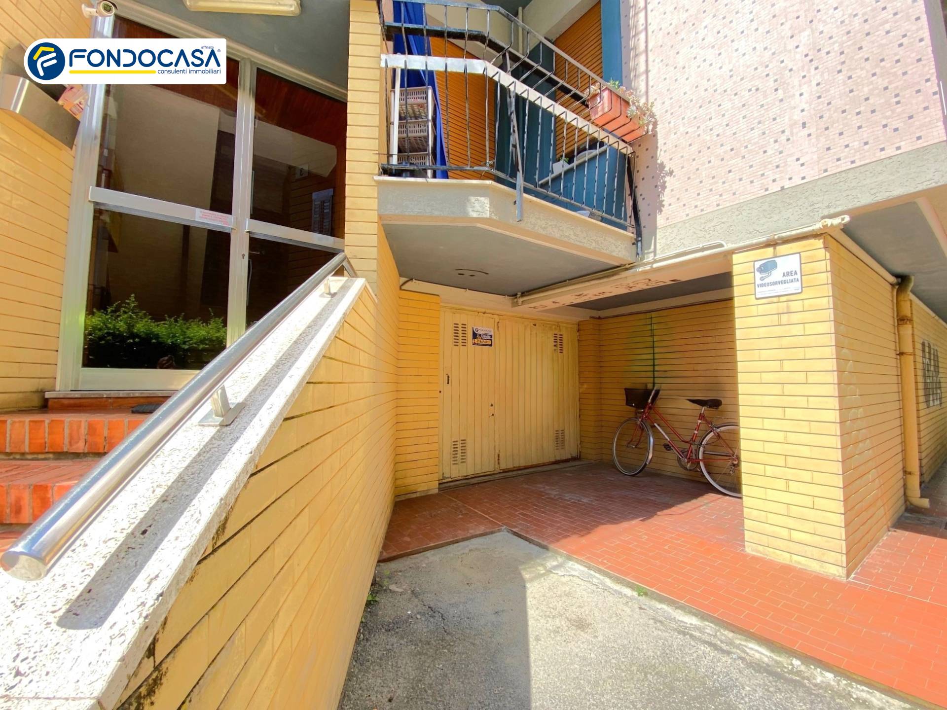 Box o garage in vendita a Loano