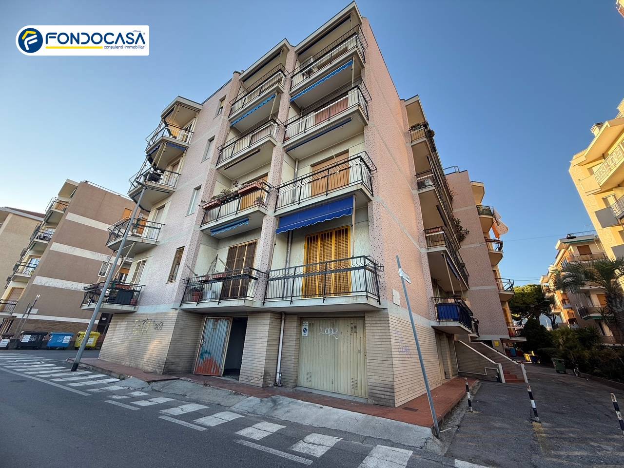 Box o garage in vendita a Loano