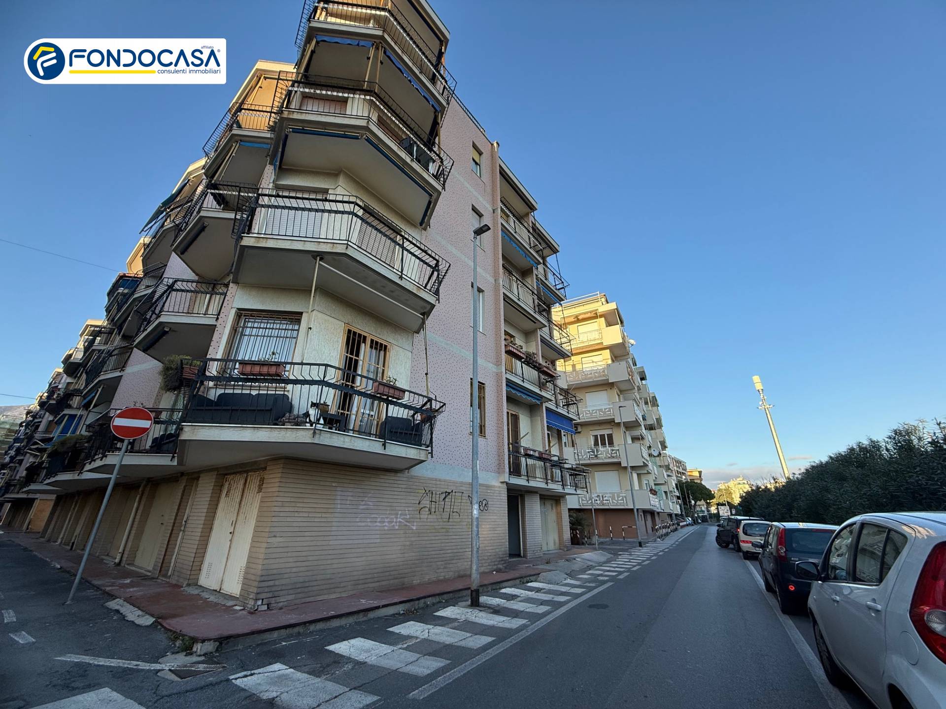 Box o garage in vendita a Loano