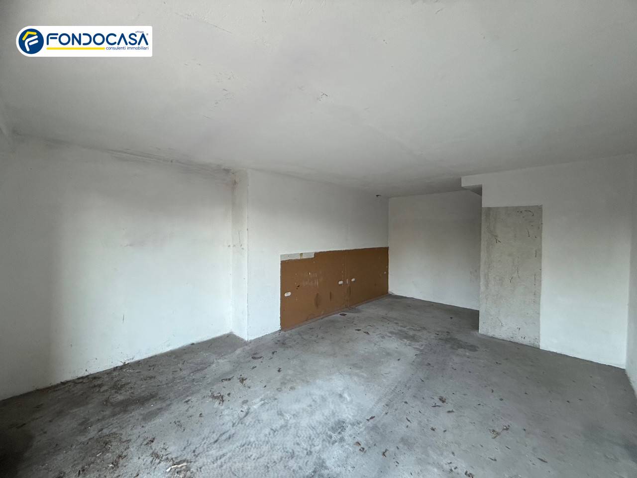 Box o garage in vendita a Loano