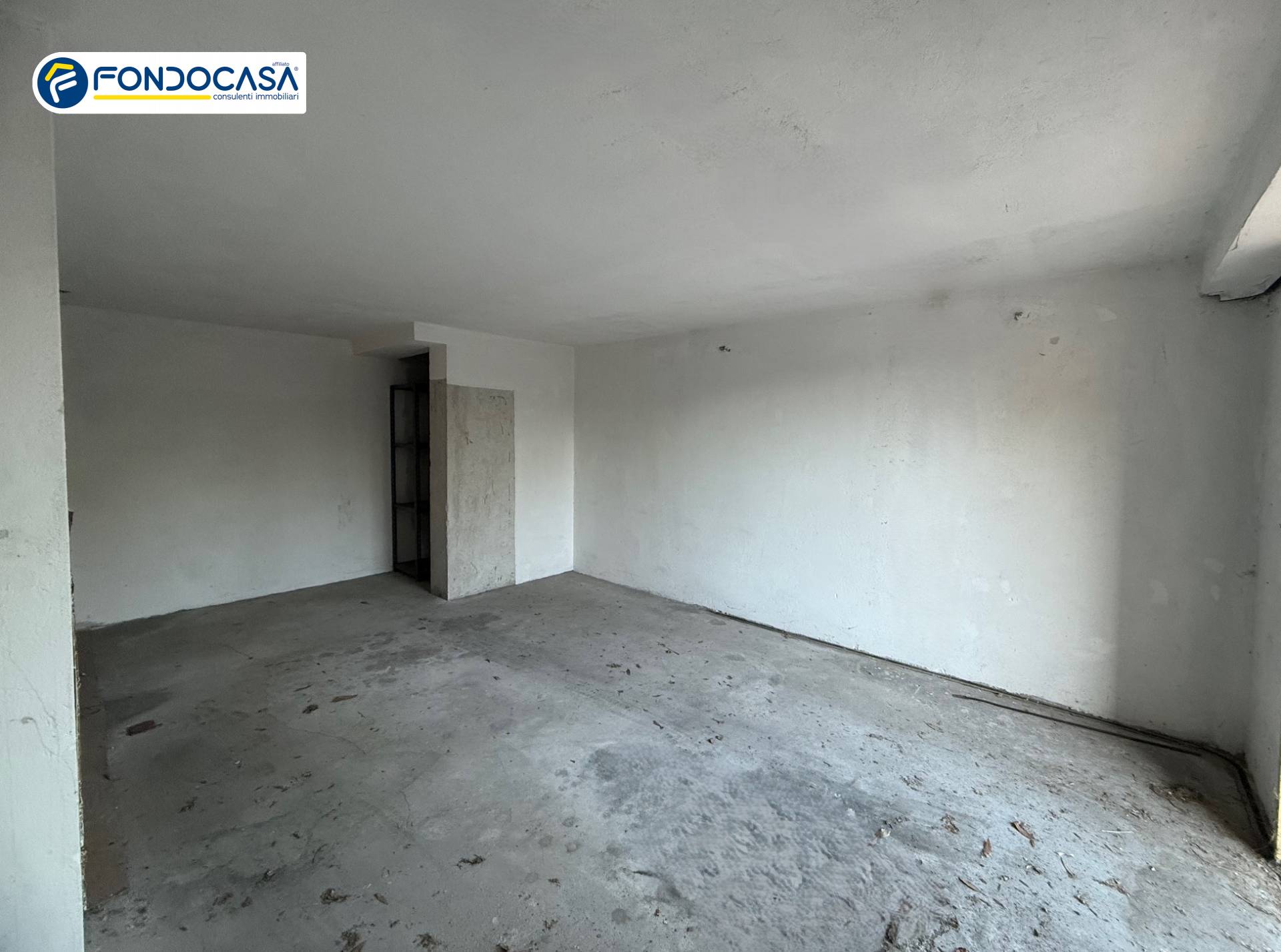 Box o garage in vendita a Loano