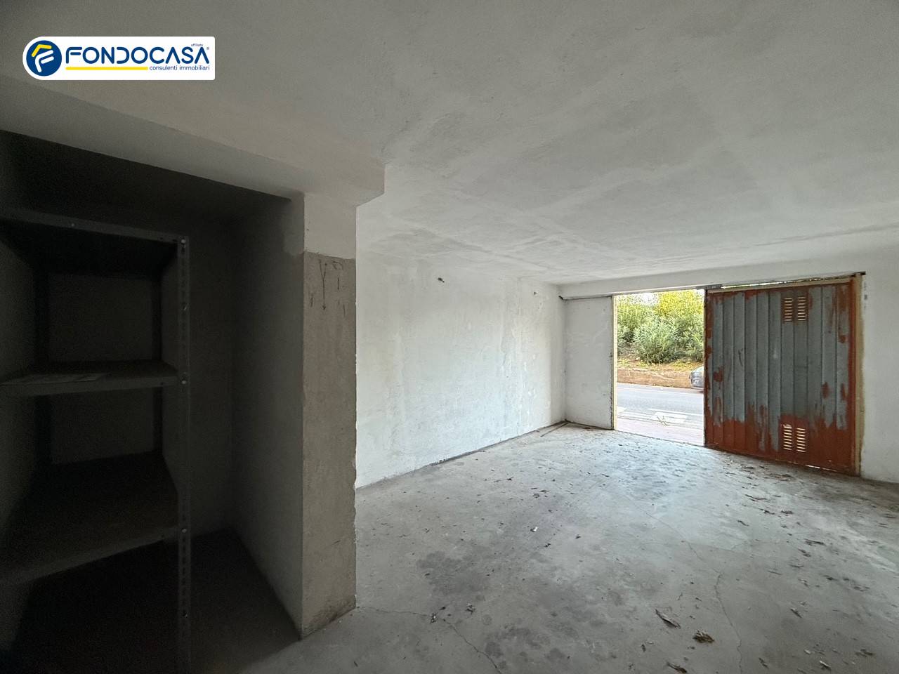 Box o garage in vendita a Loano