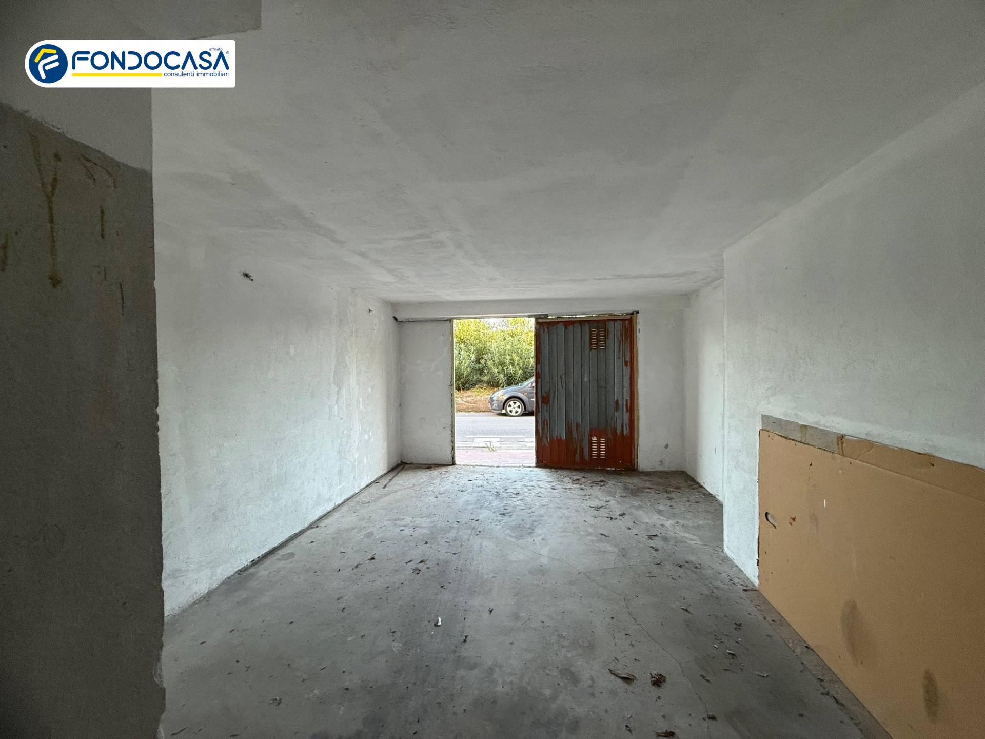 Box o garage in vendita a Loano