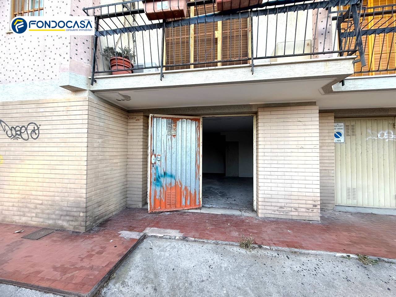 Box o garage in vendita a Loano