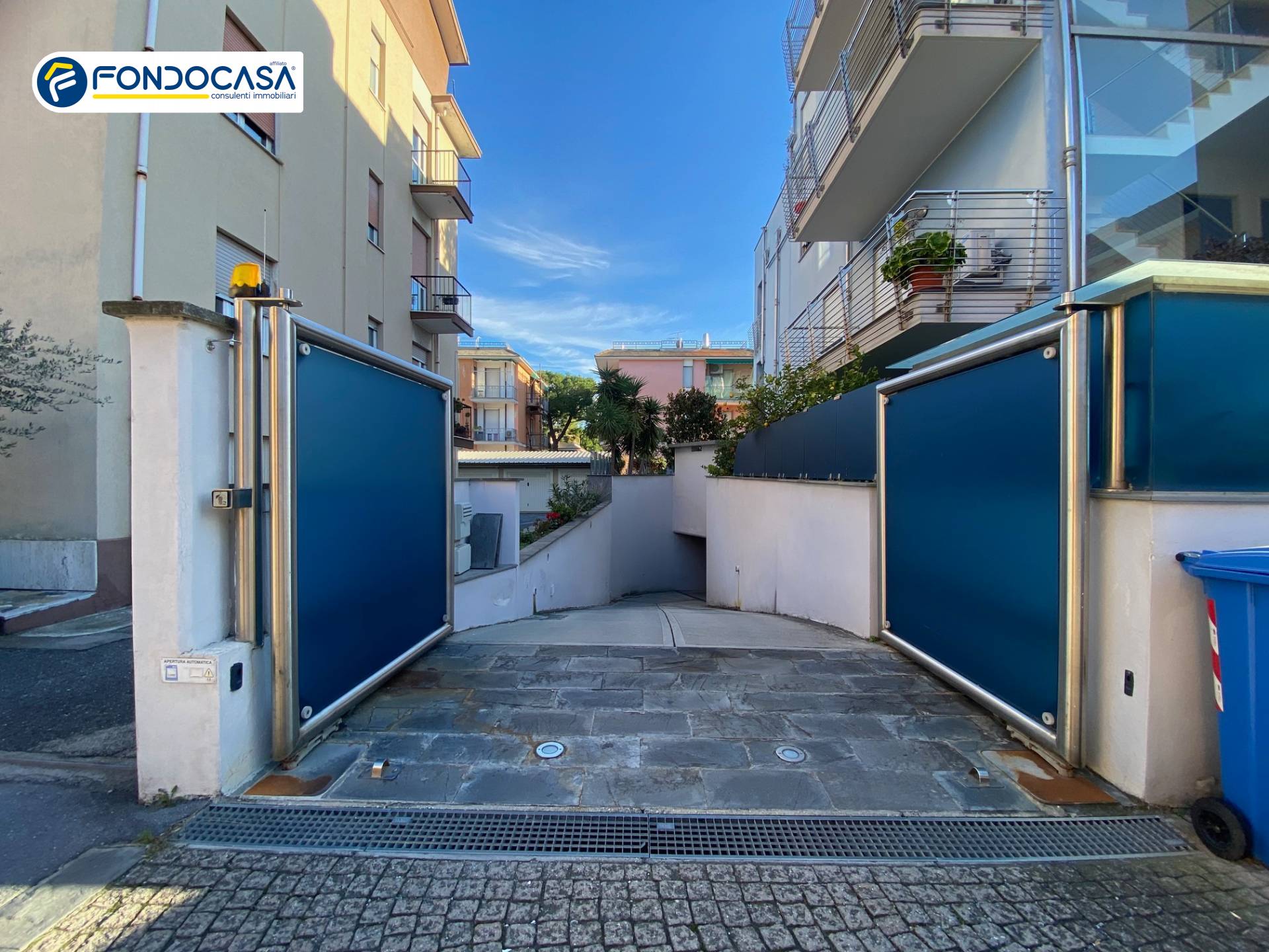 Box o garage in vendita a Loano