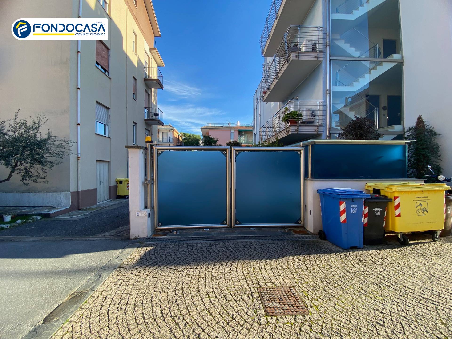 Box o garage in vendita a Loano