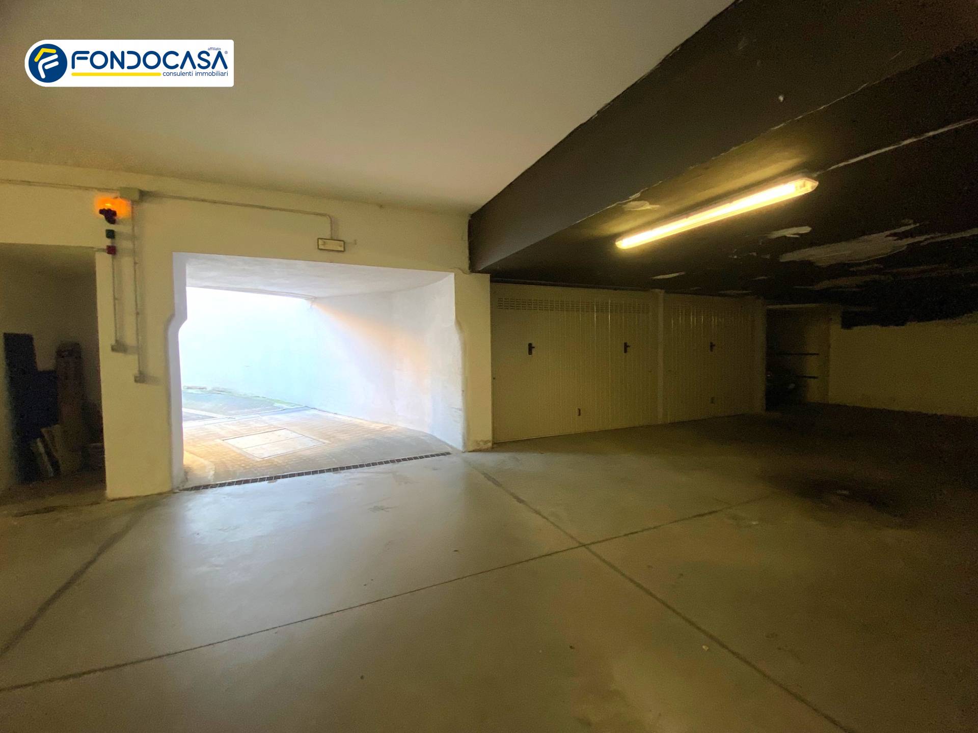 Box o garage in vendita a Loano