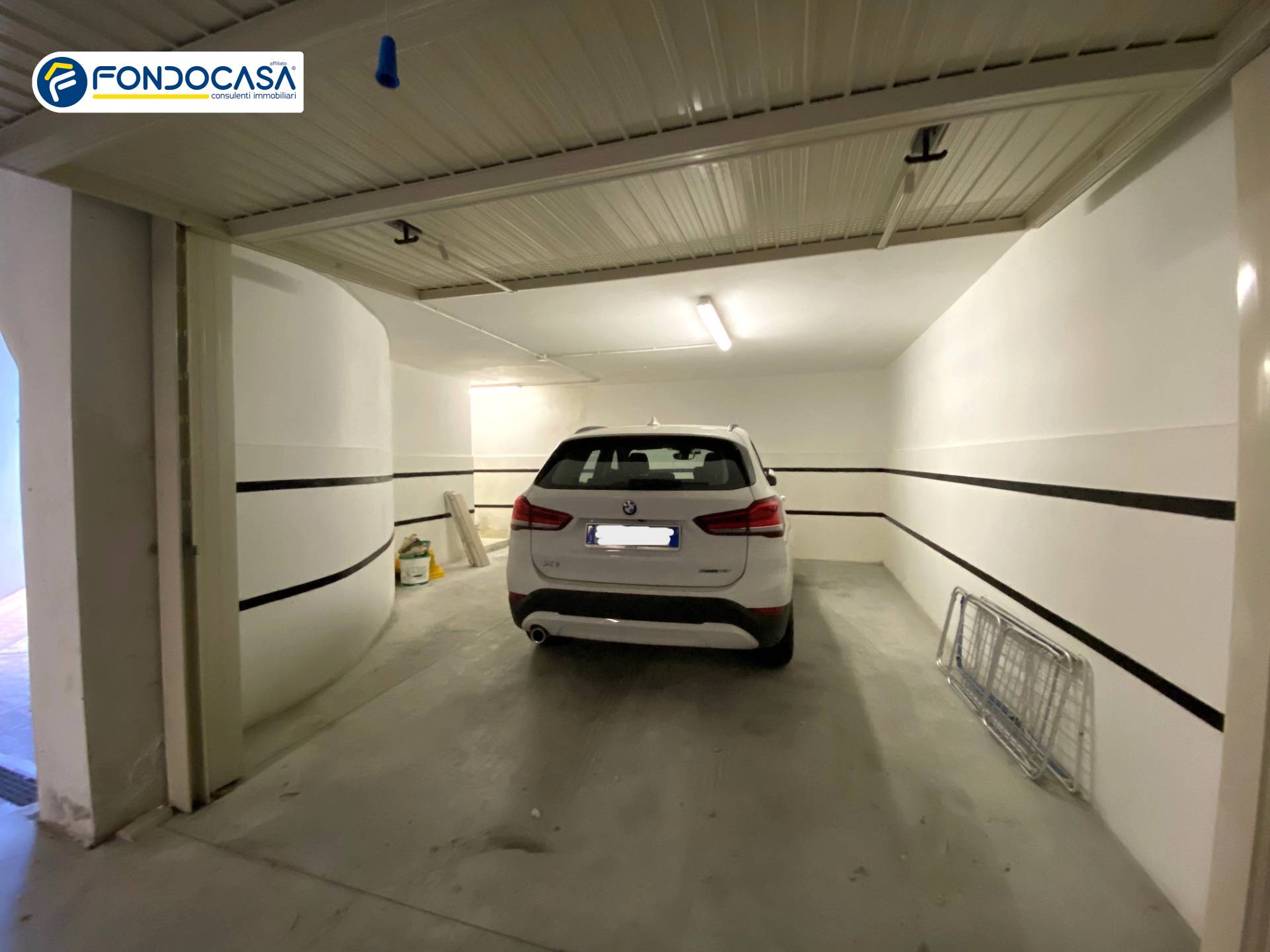 Box o garage in vendita a Loano