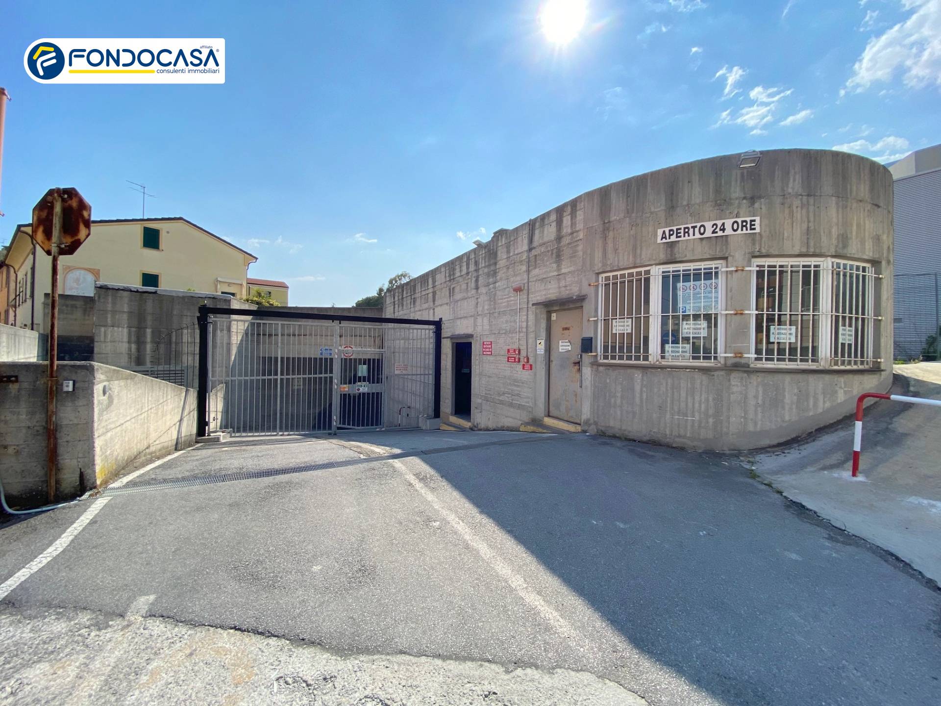 Box o garage in vendita a Loano