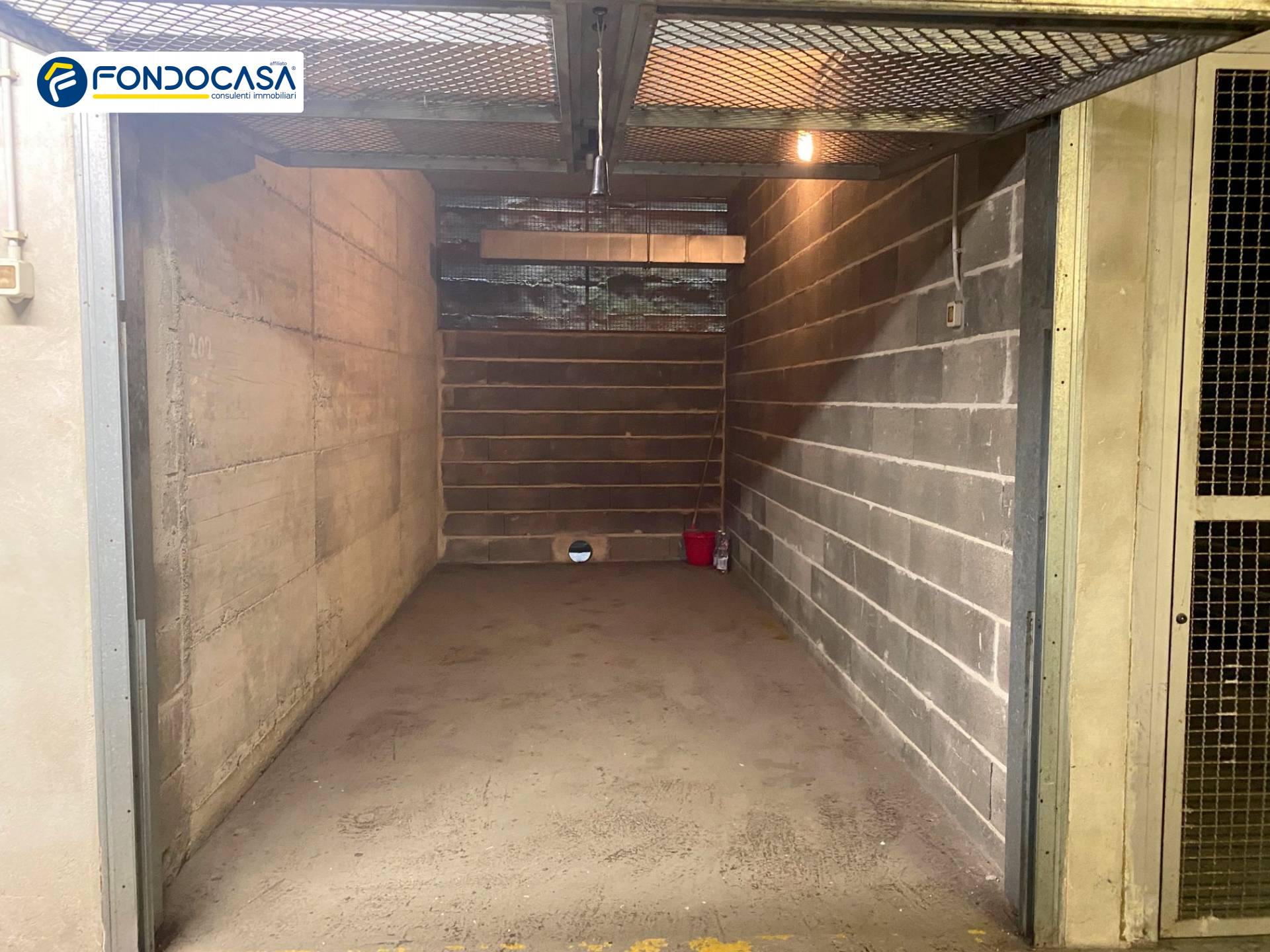 Box o garage in vendita a Loano