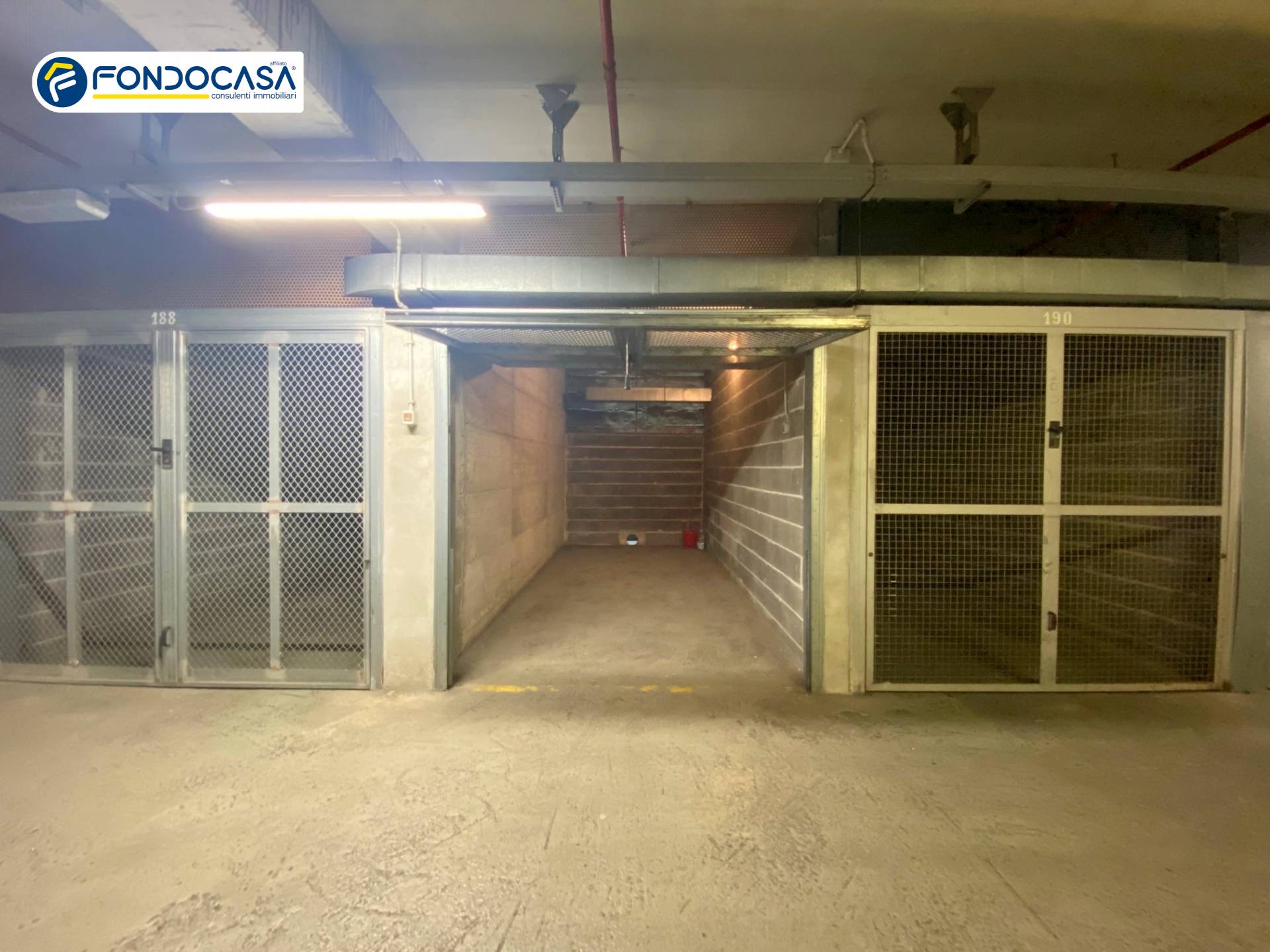 Box o garage in vendita a Loano